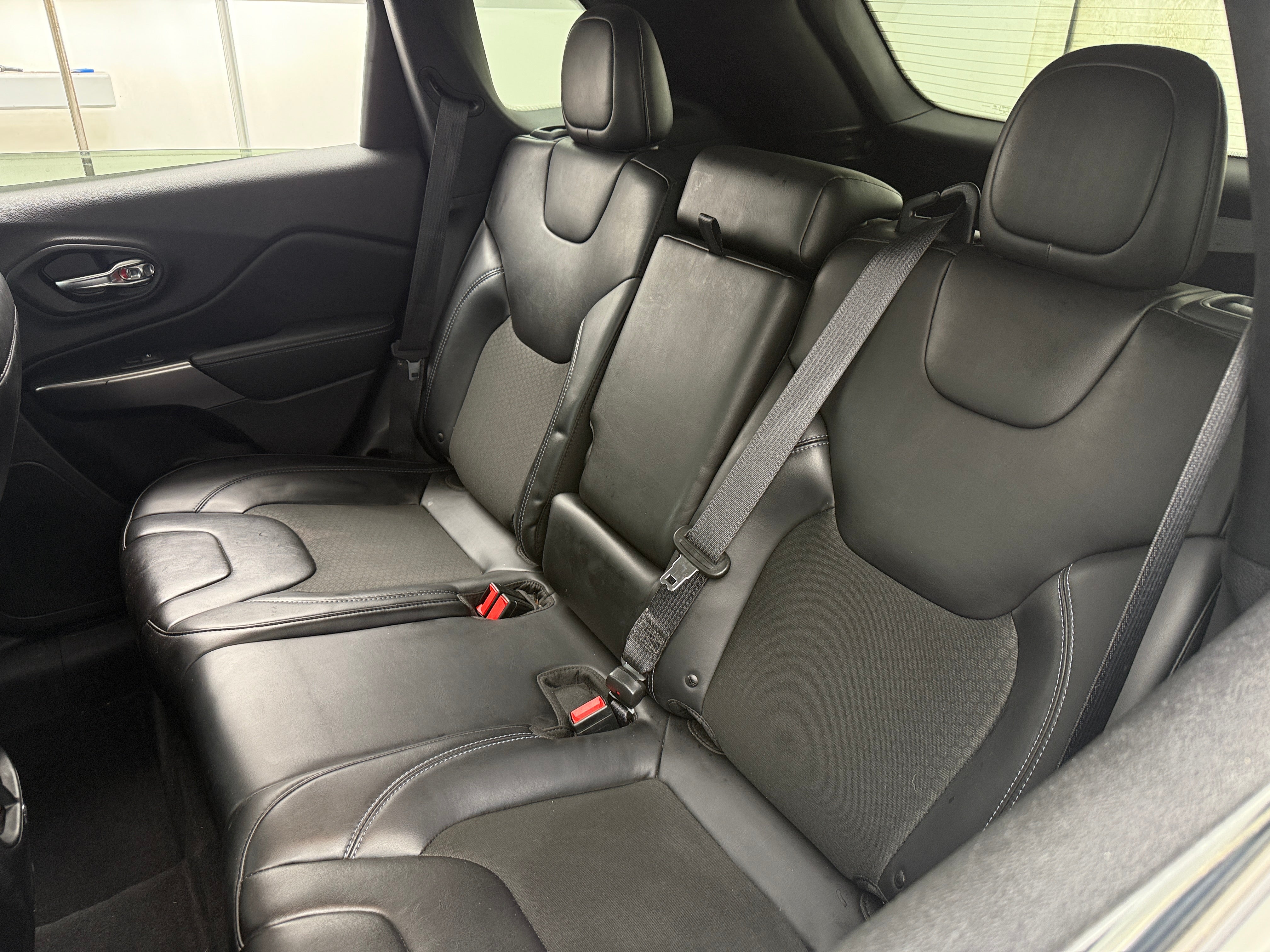 Thumbnail: 2019 Jeep Cherokee - 6