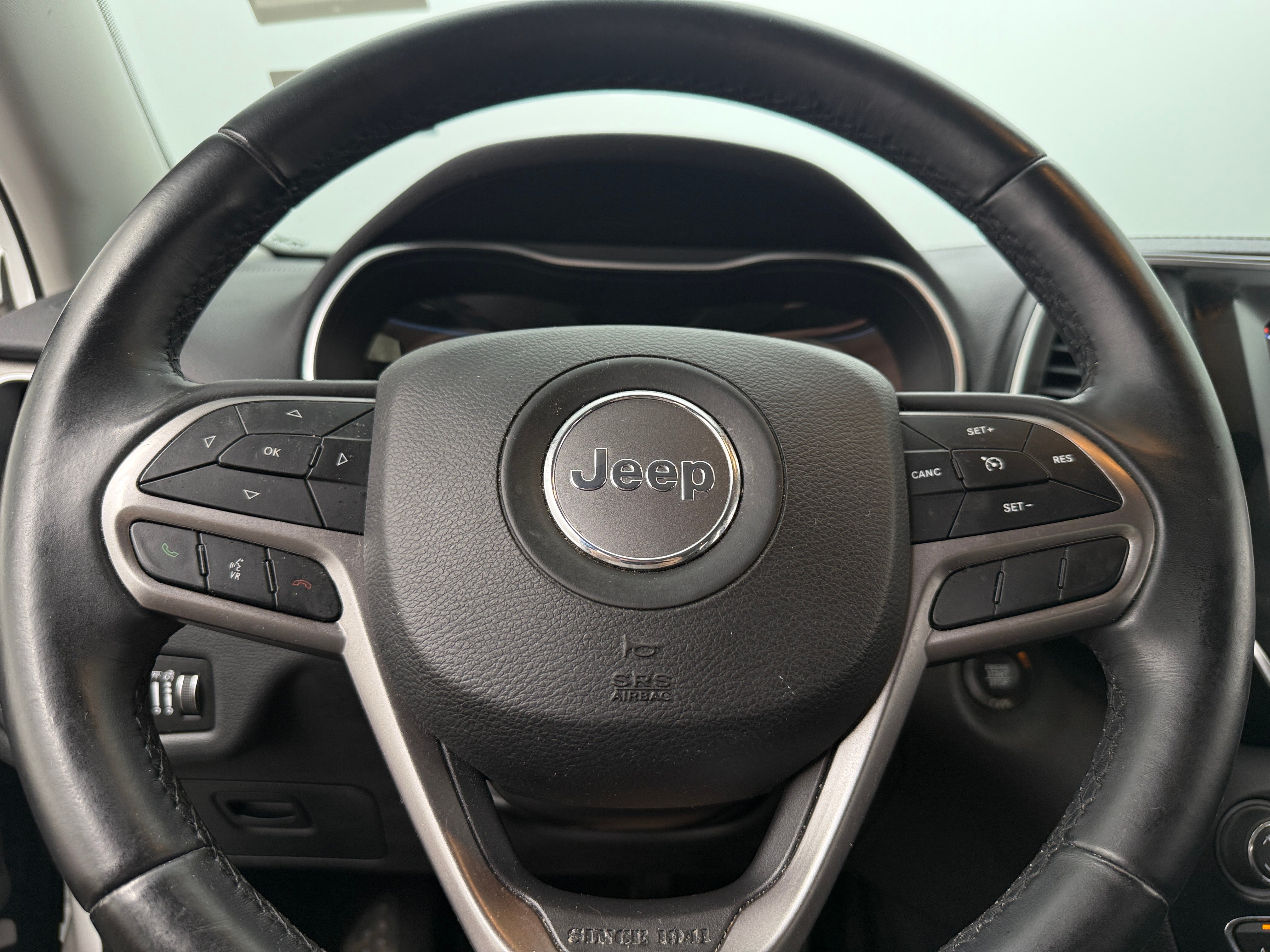 Thumbnail: 2019 Jeep Cherokee - 5