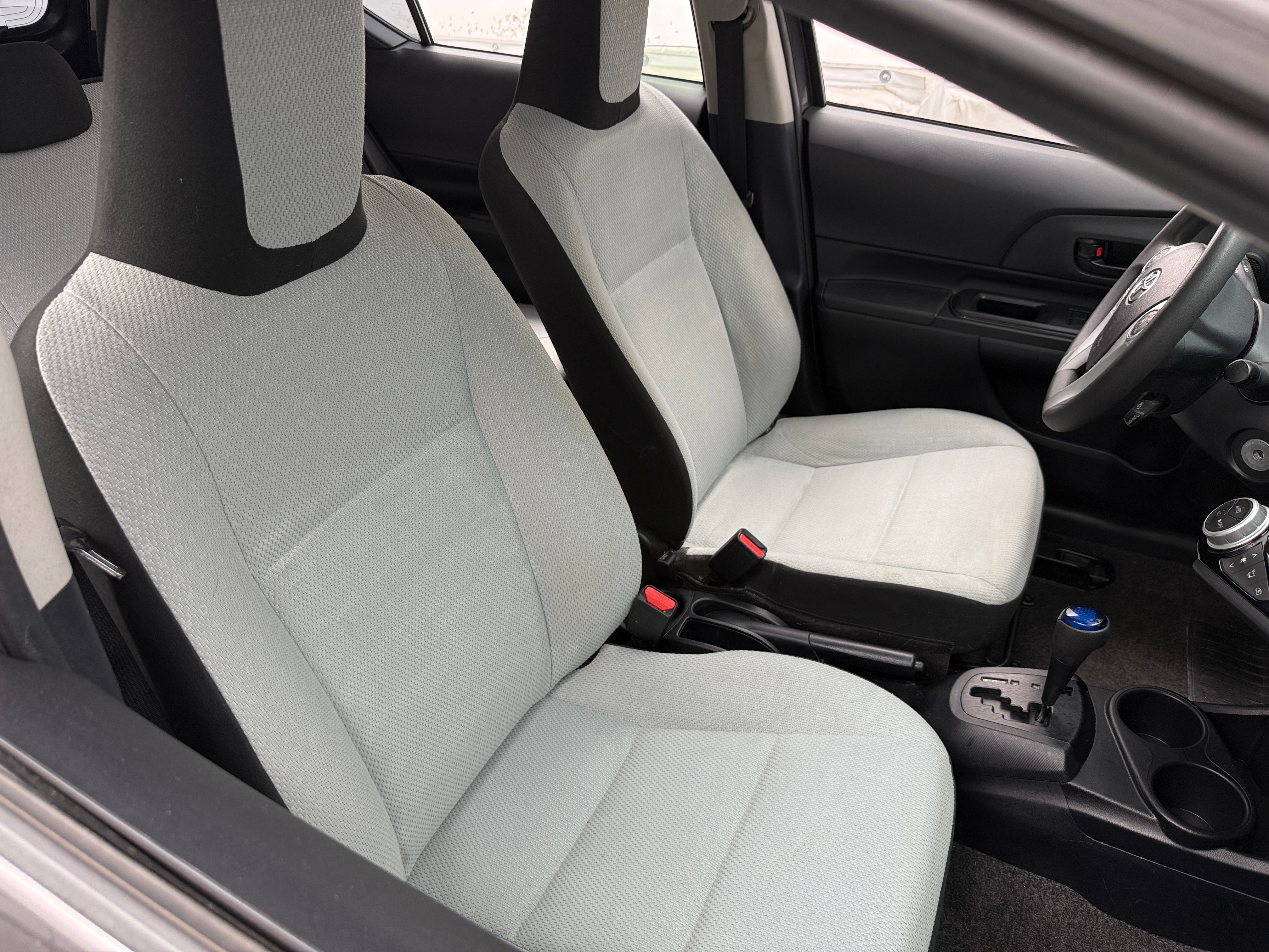 Thumbnail: 2015 Toyota Prius c - 2