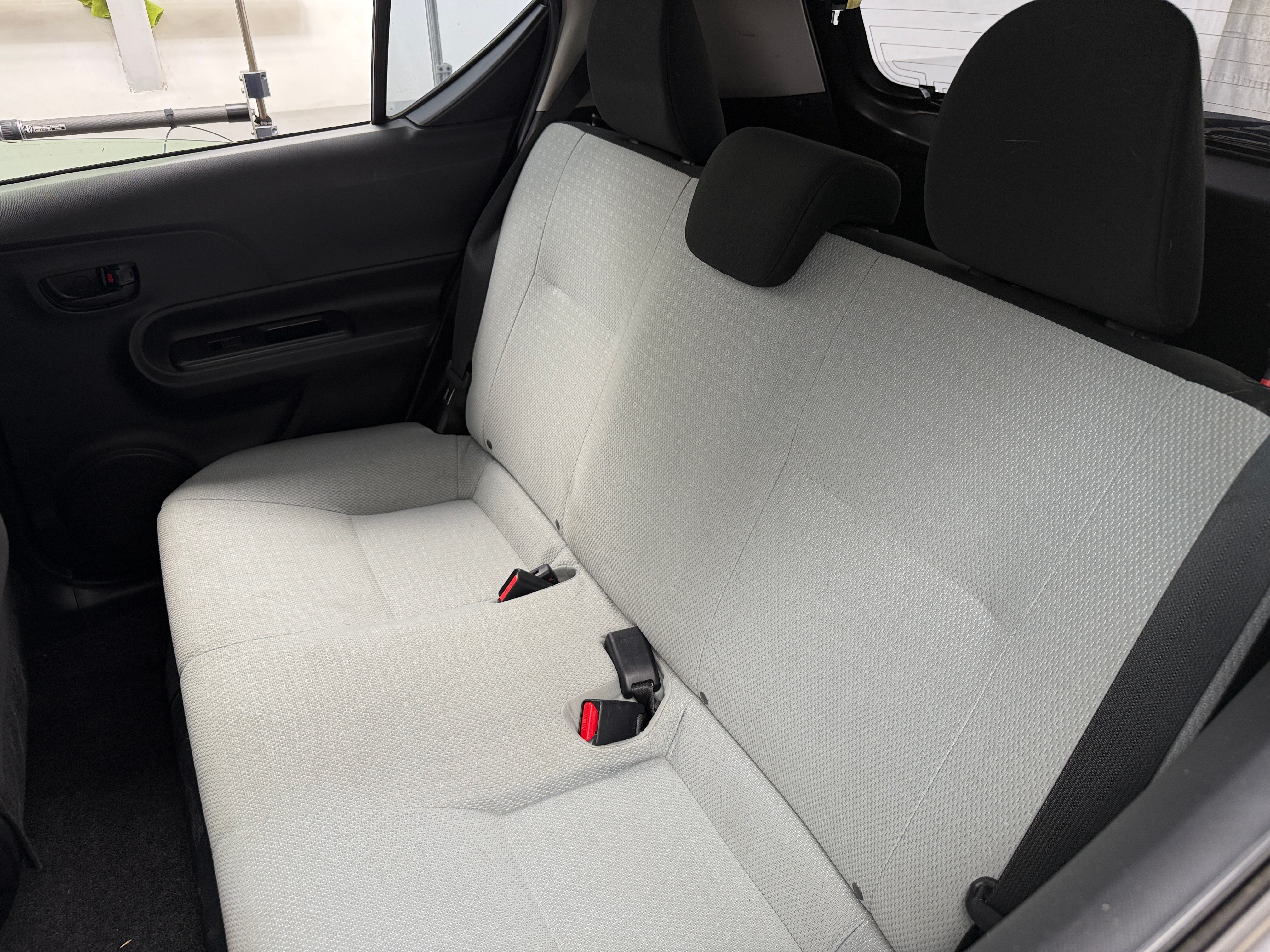 Thumbnail: 2015 Toyota Prius c - 6