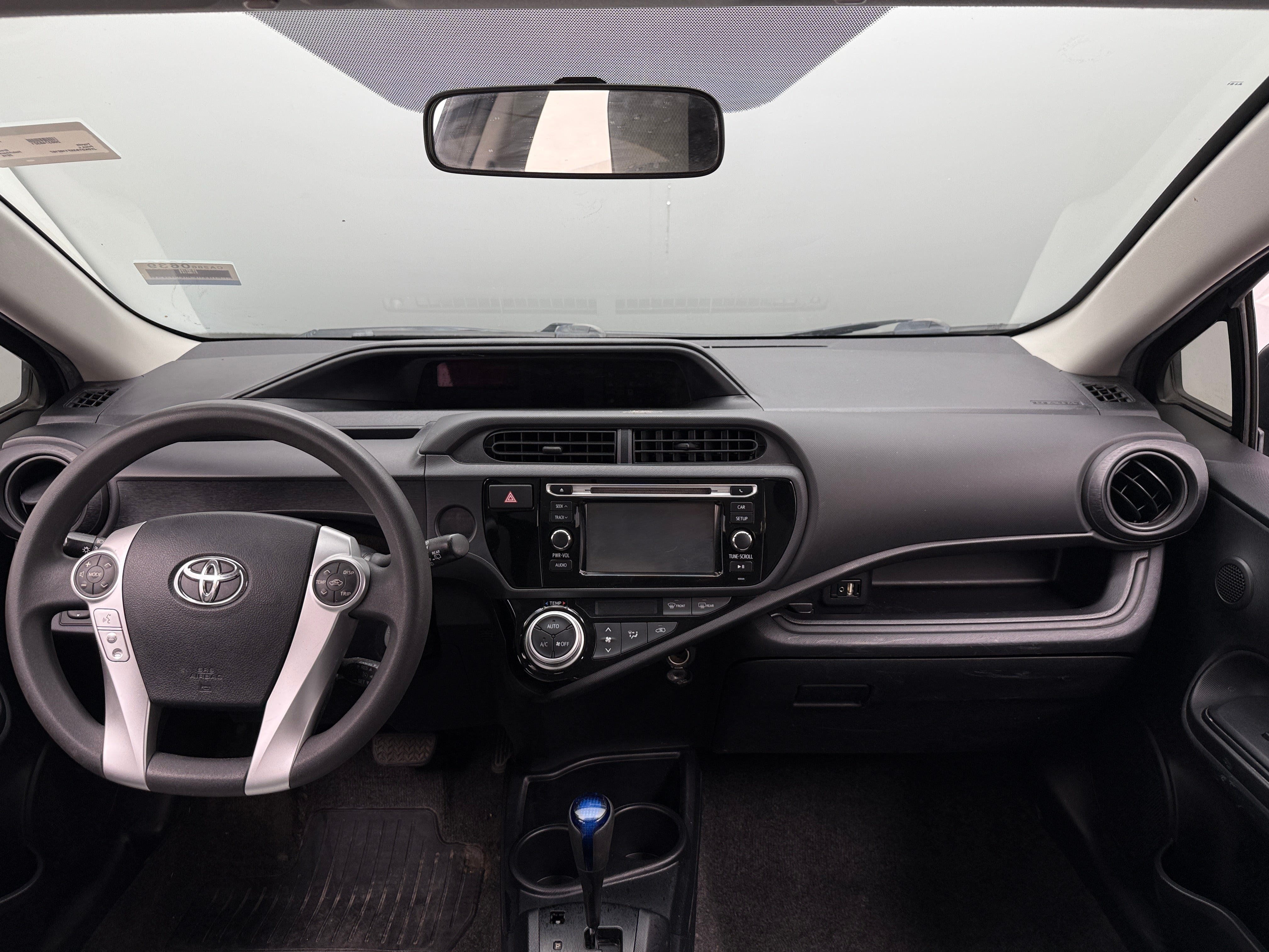 Thumbnail: 2015 Toyota Prius c - 3