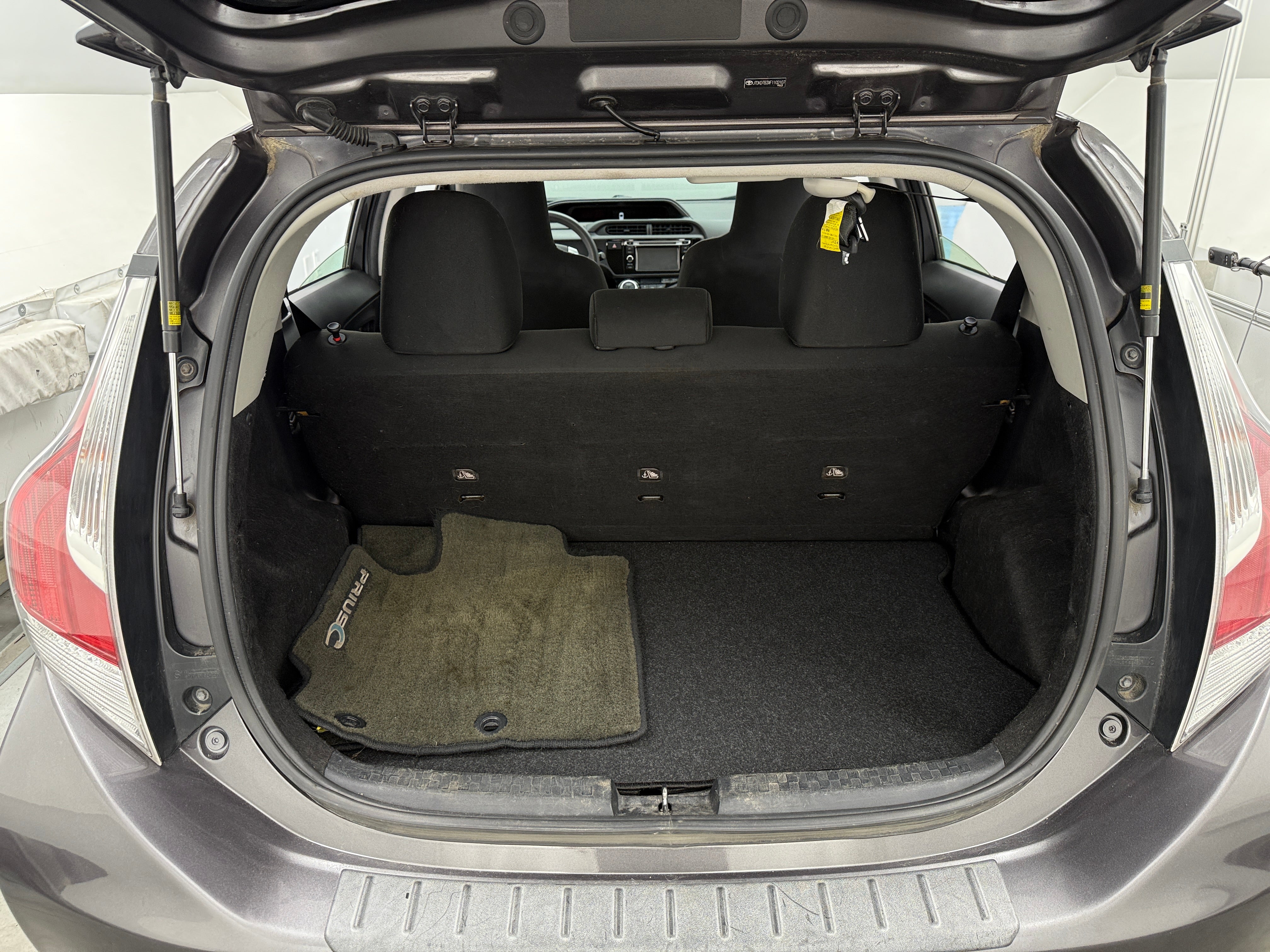 Thumbnail: 2015 Toyota Prius c - 7