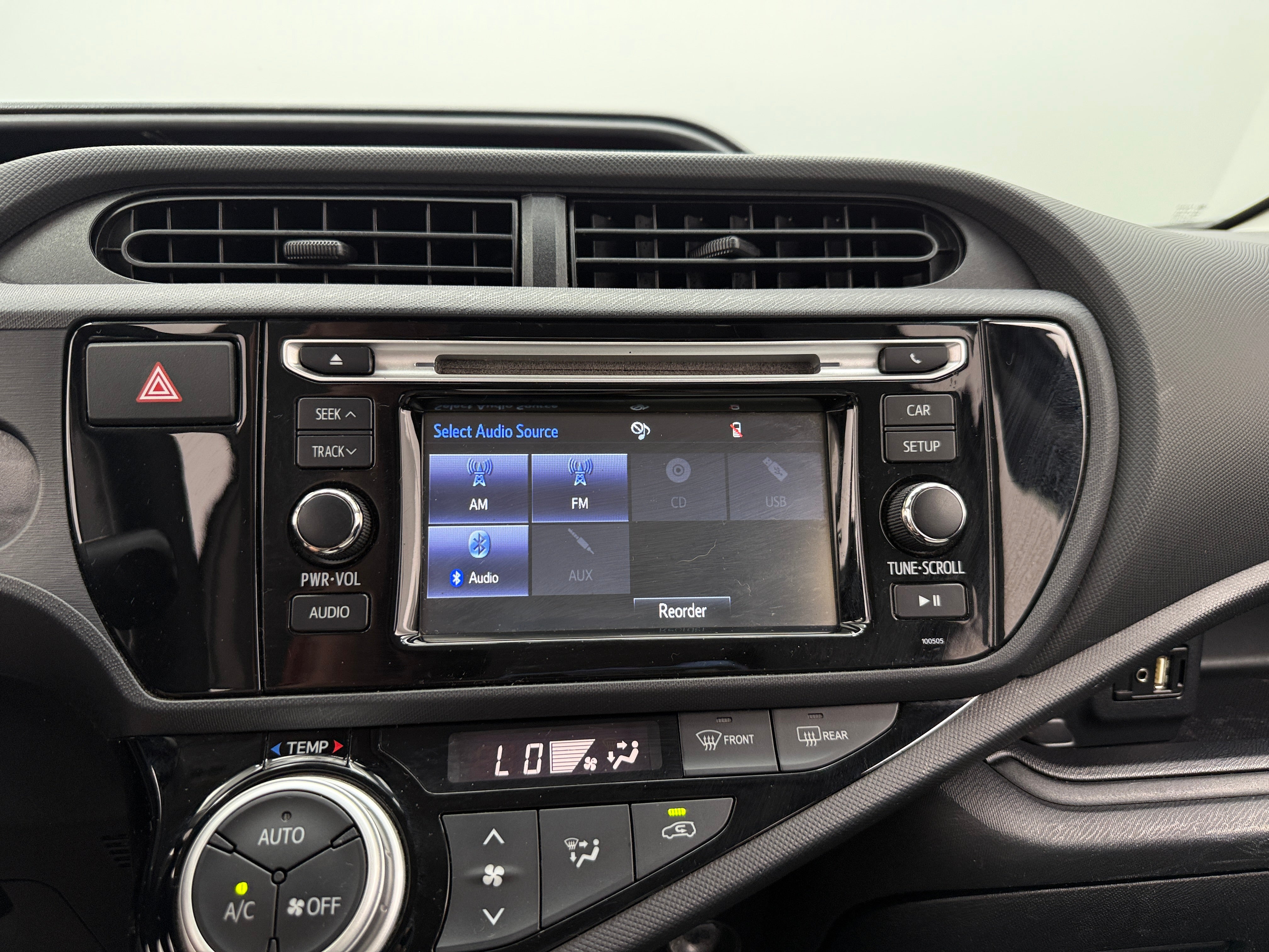 Thumbnail: 2015 Toyota Prius c - 4