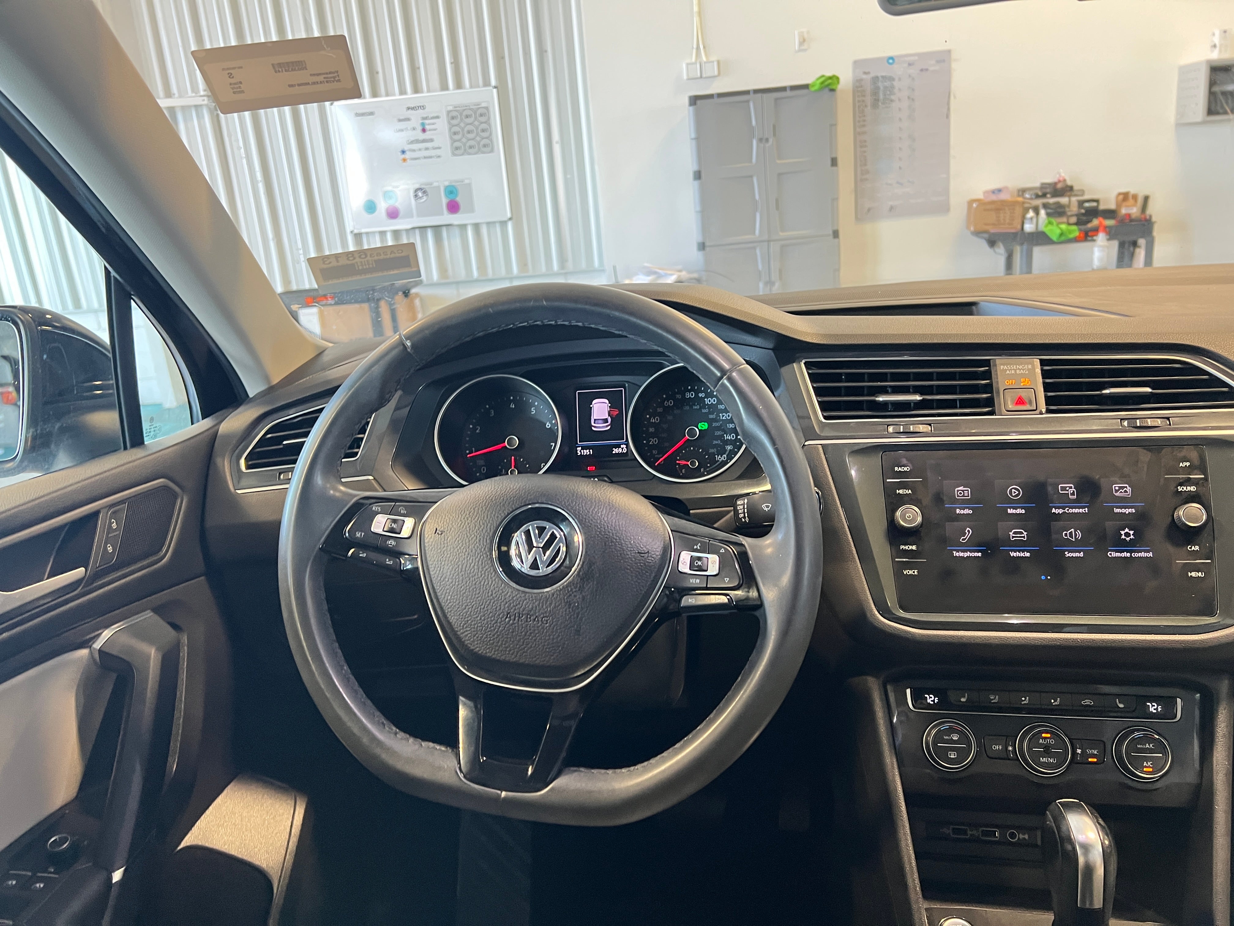 Thumbnail: 2020 Volkswagen Tiguan - 4