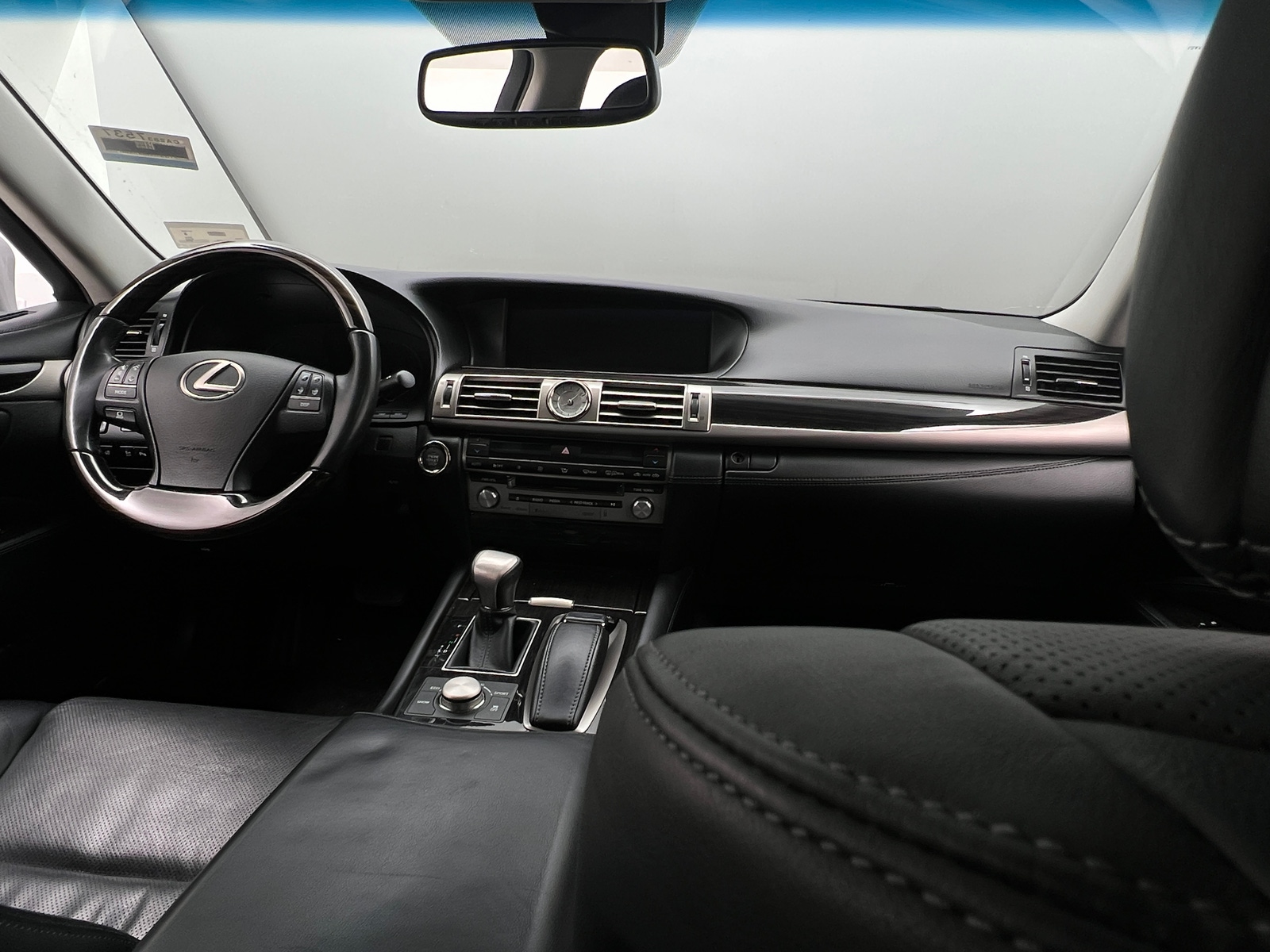 Thumbnail: 2015 Lexus LS - 2