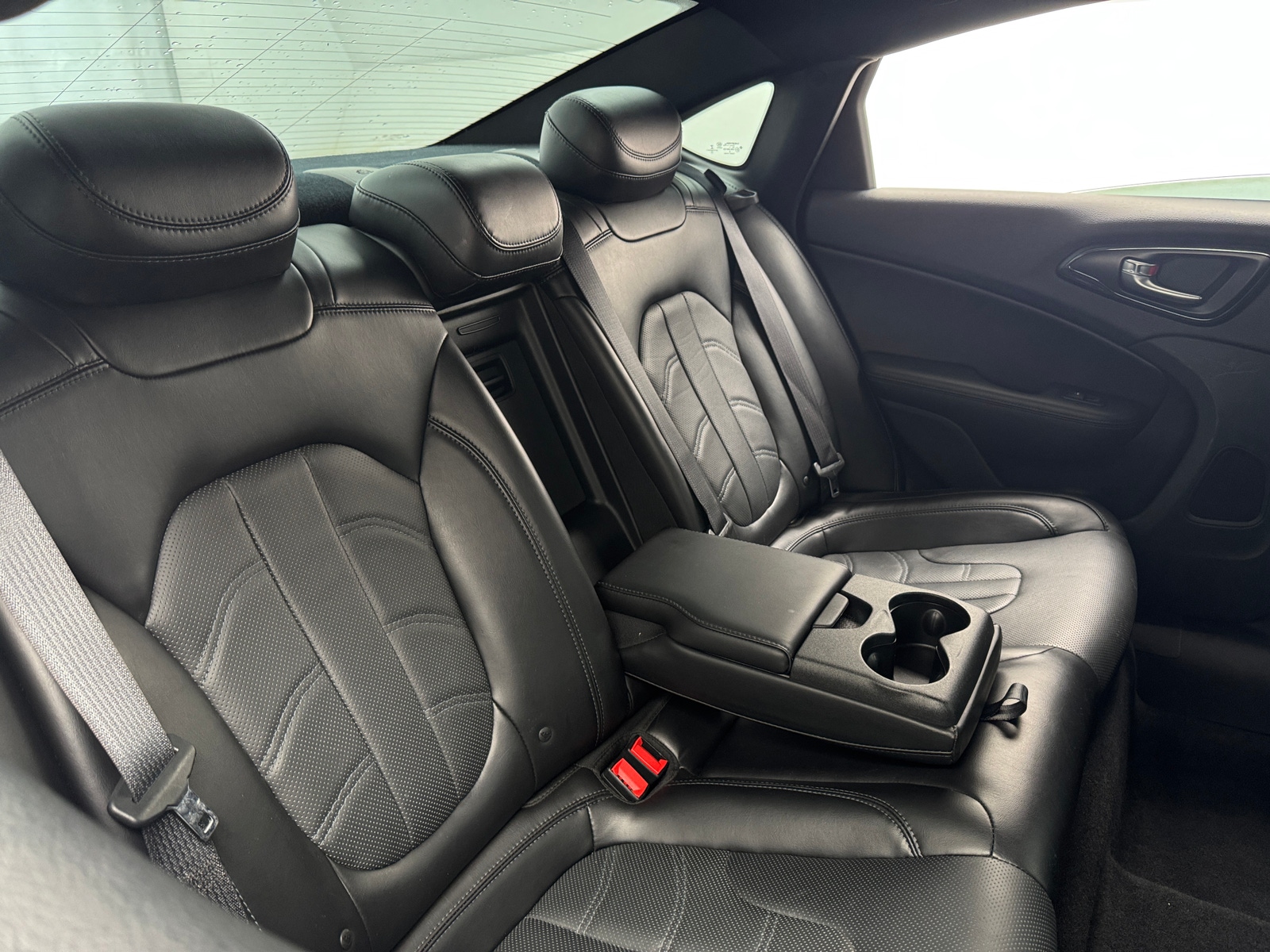 Thumbnail: 2016 Chrysler 200 - 5