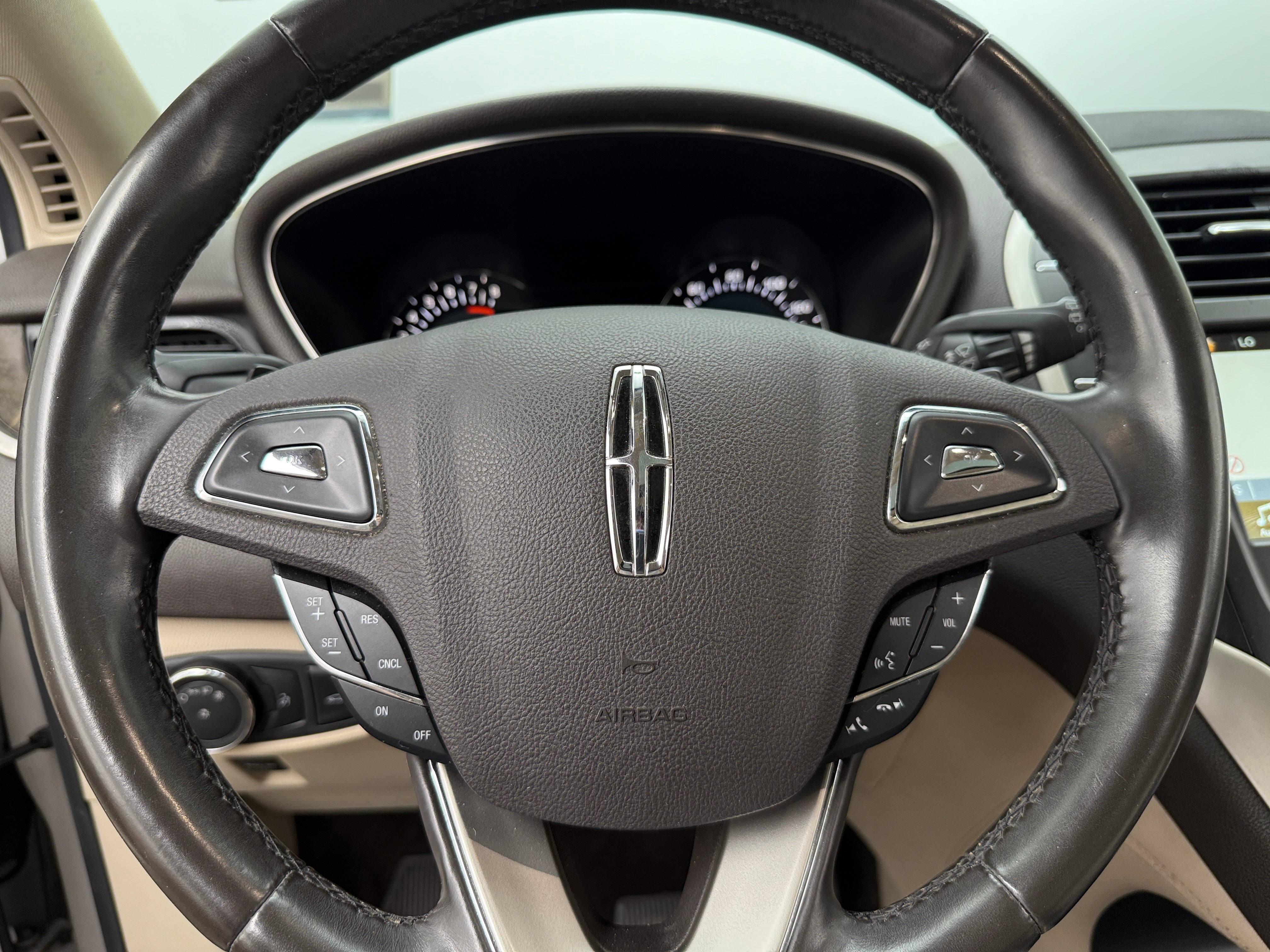 Thumbnail: 2017 Lincoln MKC - 4