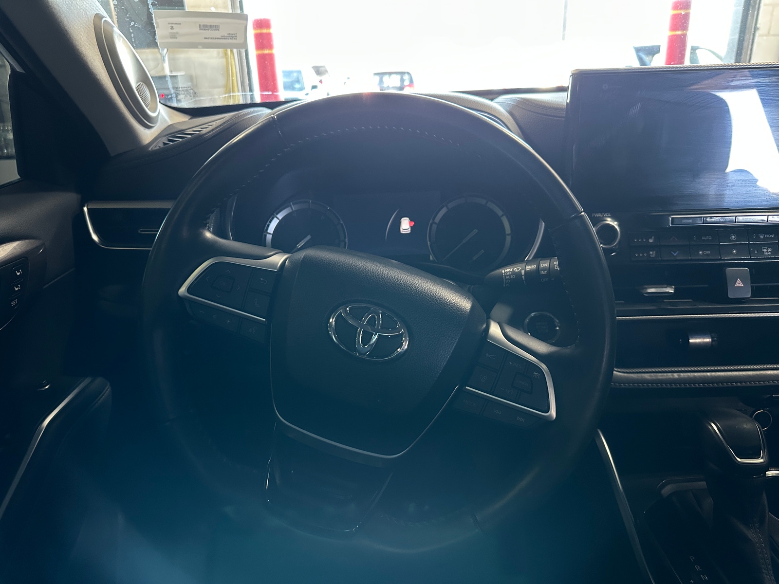 Thumbnail: 2022 Toyota Highlander - 4