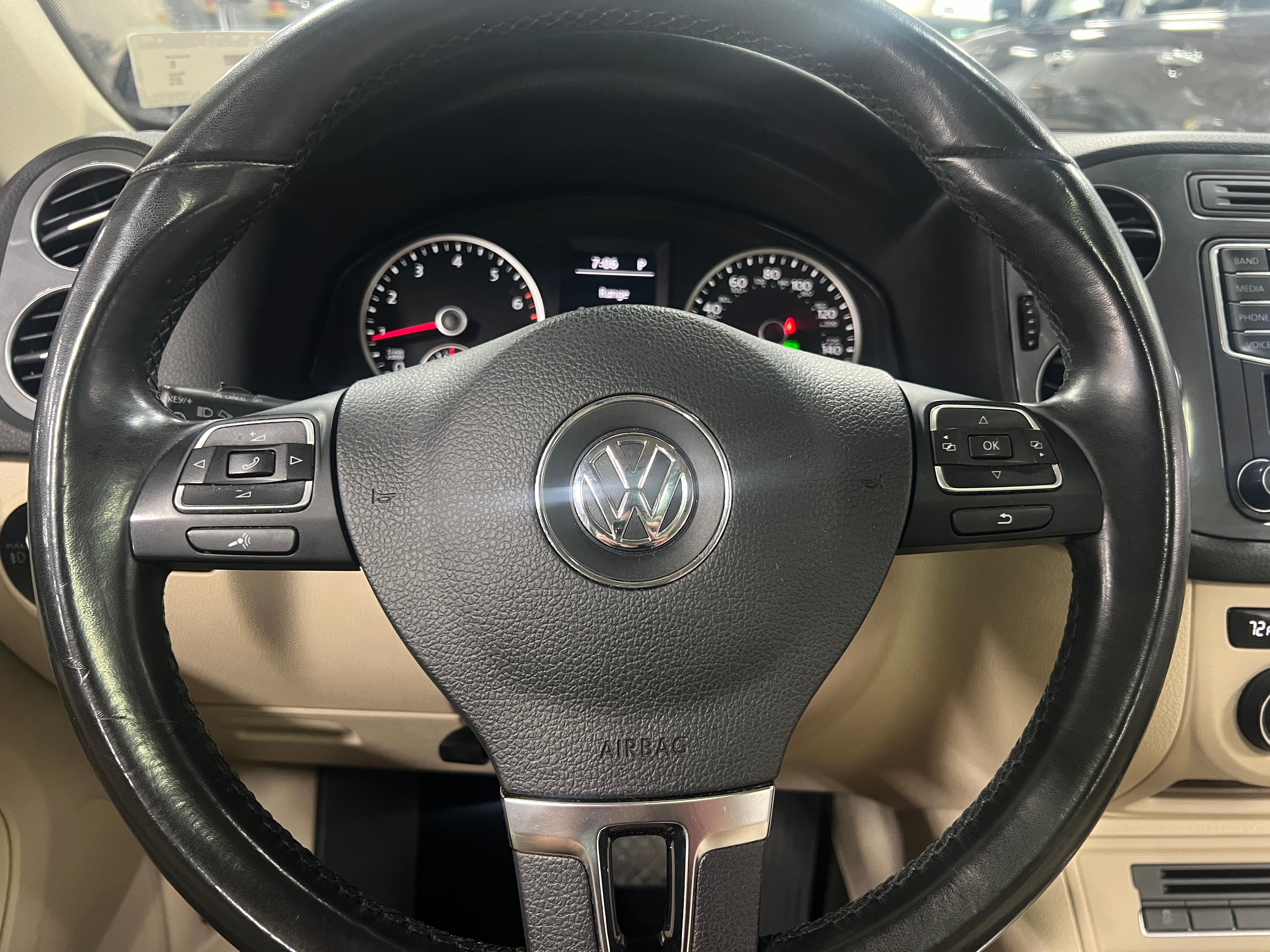 Thumbnail: 2016 Volkswagen Tiguan - 4