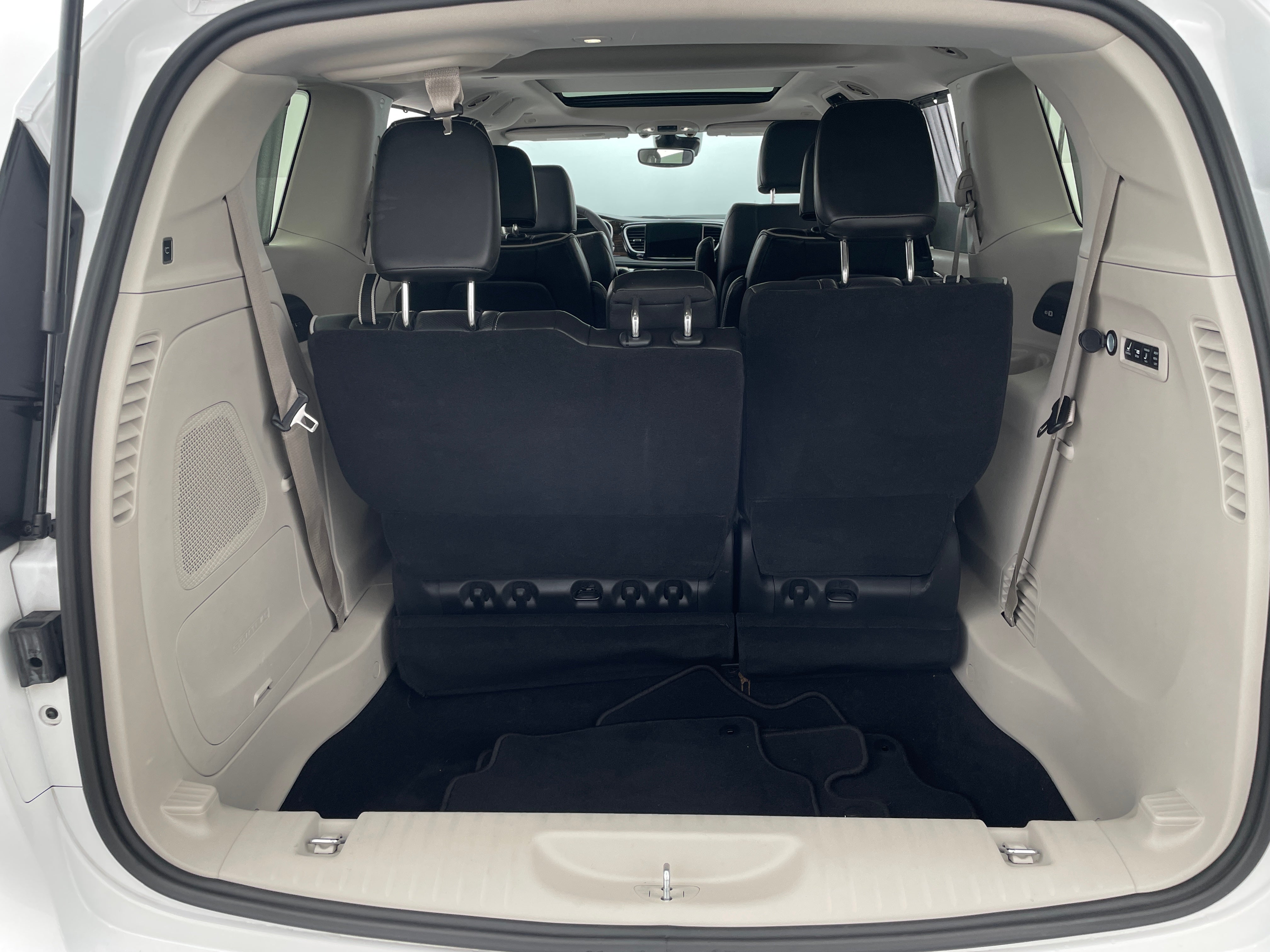 Thumbnail: 2022 Chrysler Pacifica - 6