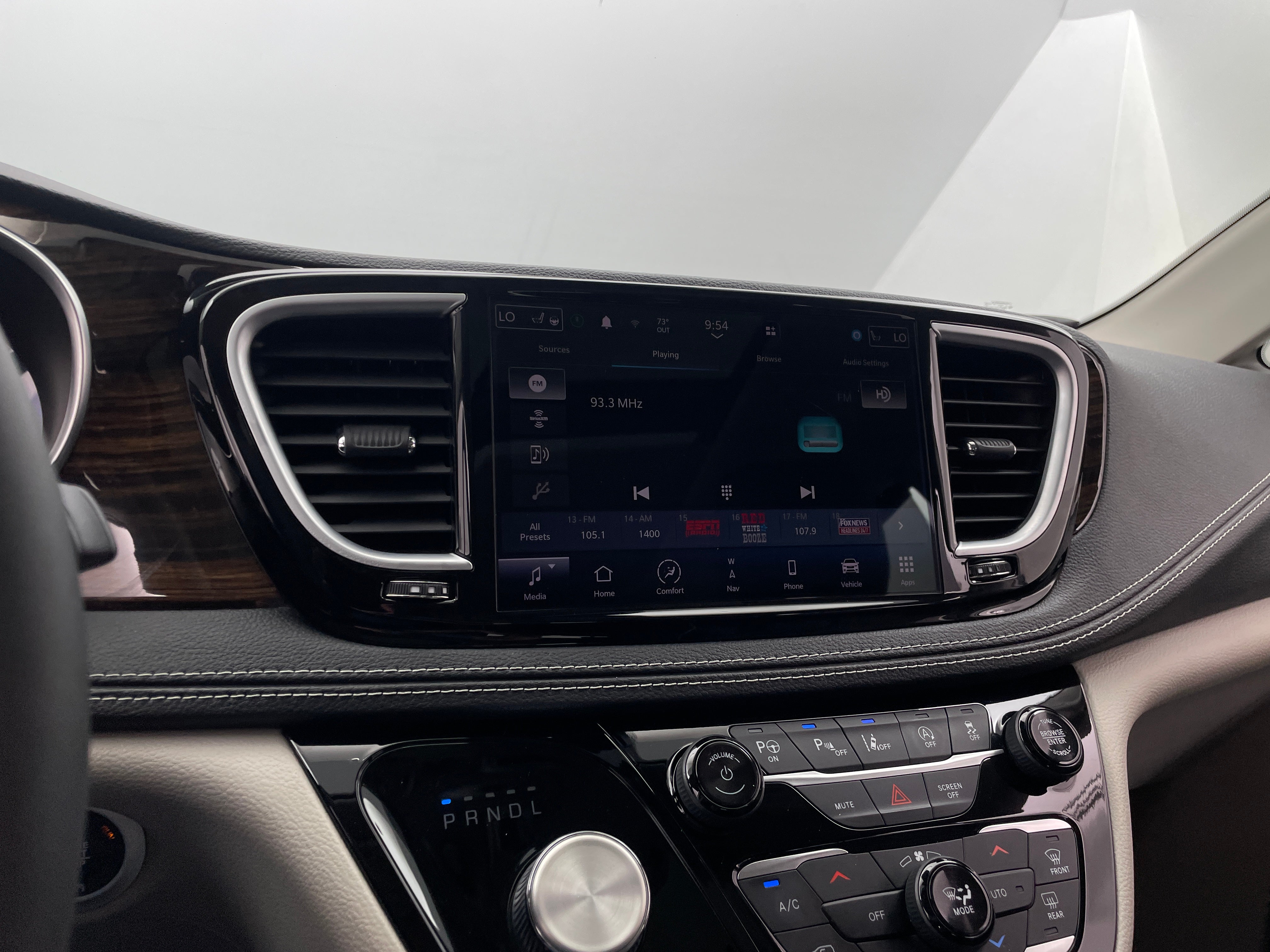 Thumbnail: 2022 Chrysler Pacifica - 3