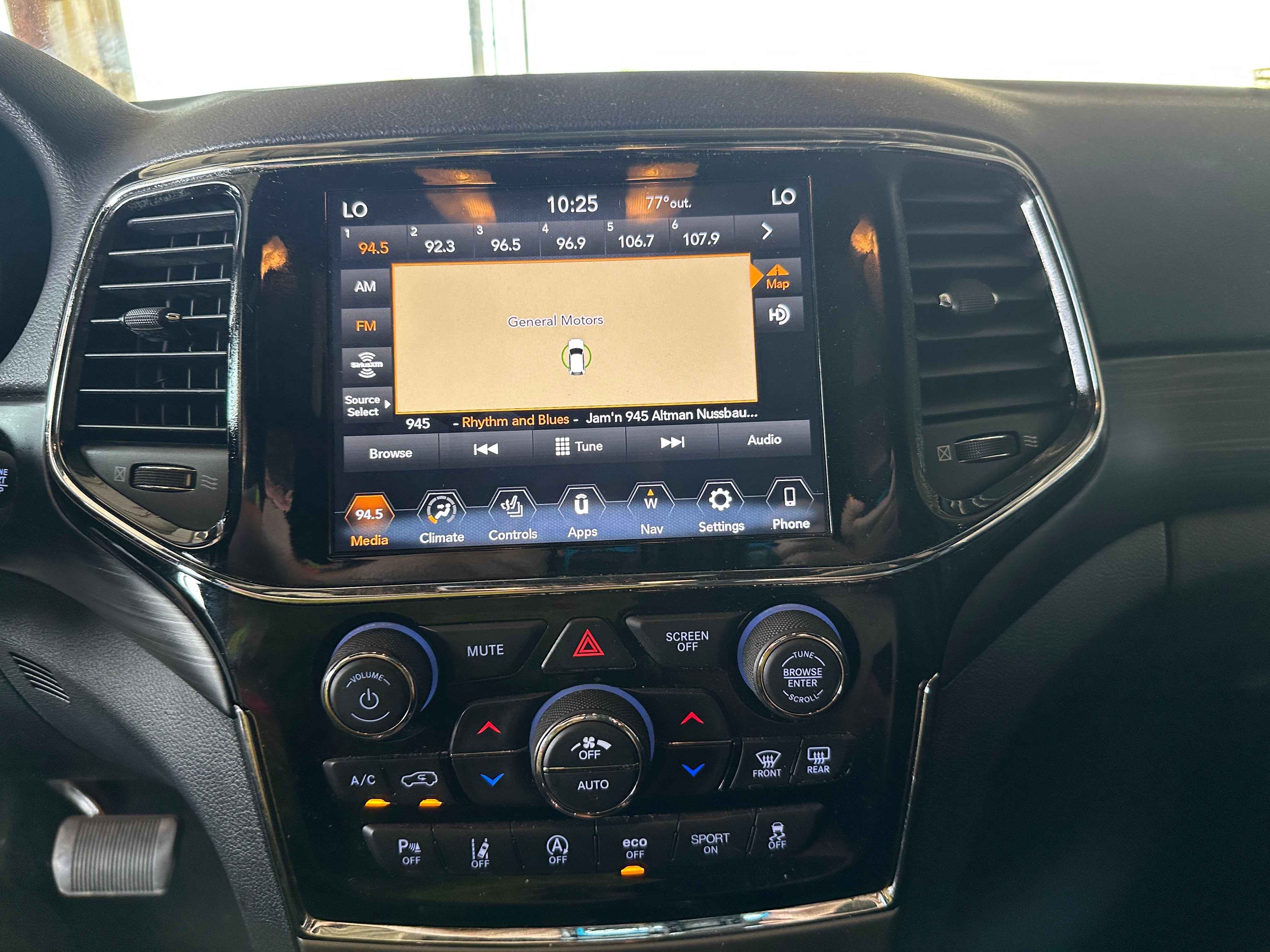 Thumbnail: 2020 Jeep Grand Cherokee - 3