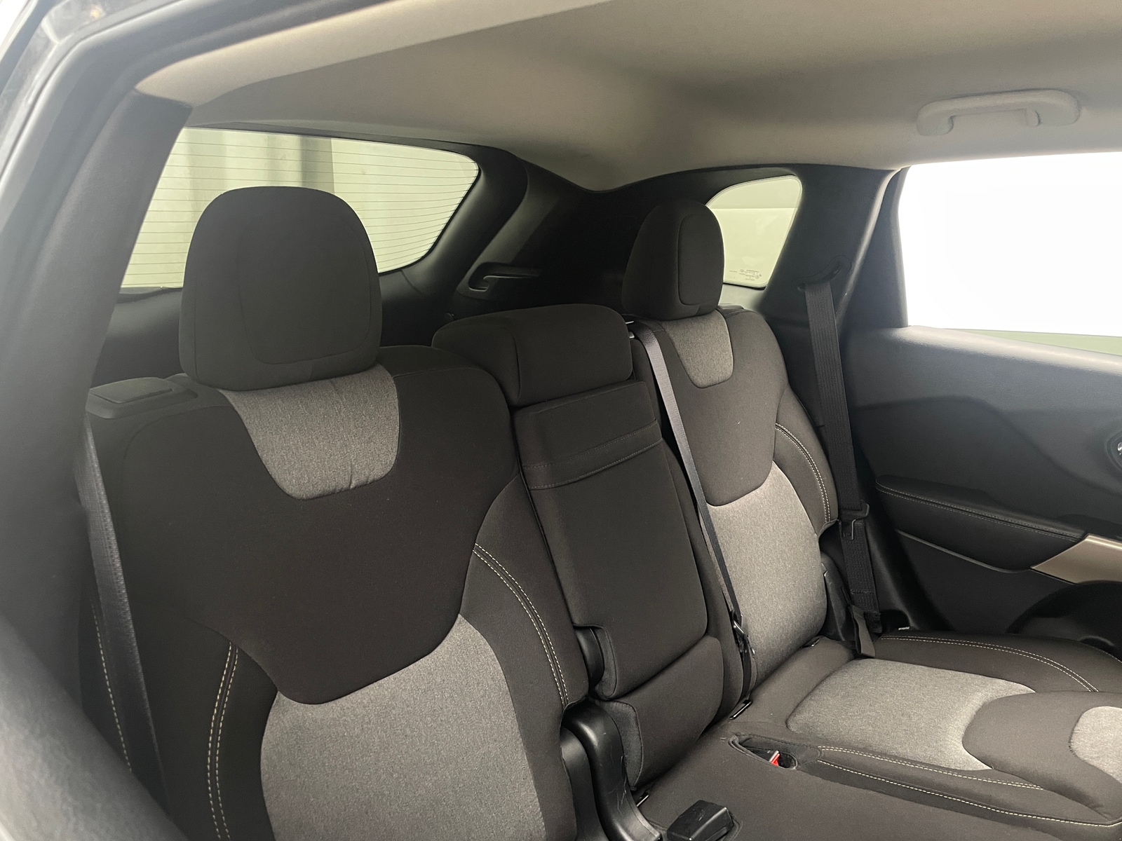 Thumbnail: 2018 Jeep Cherokee - 6