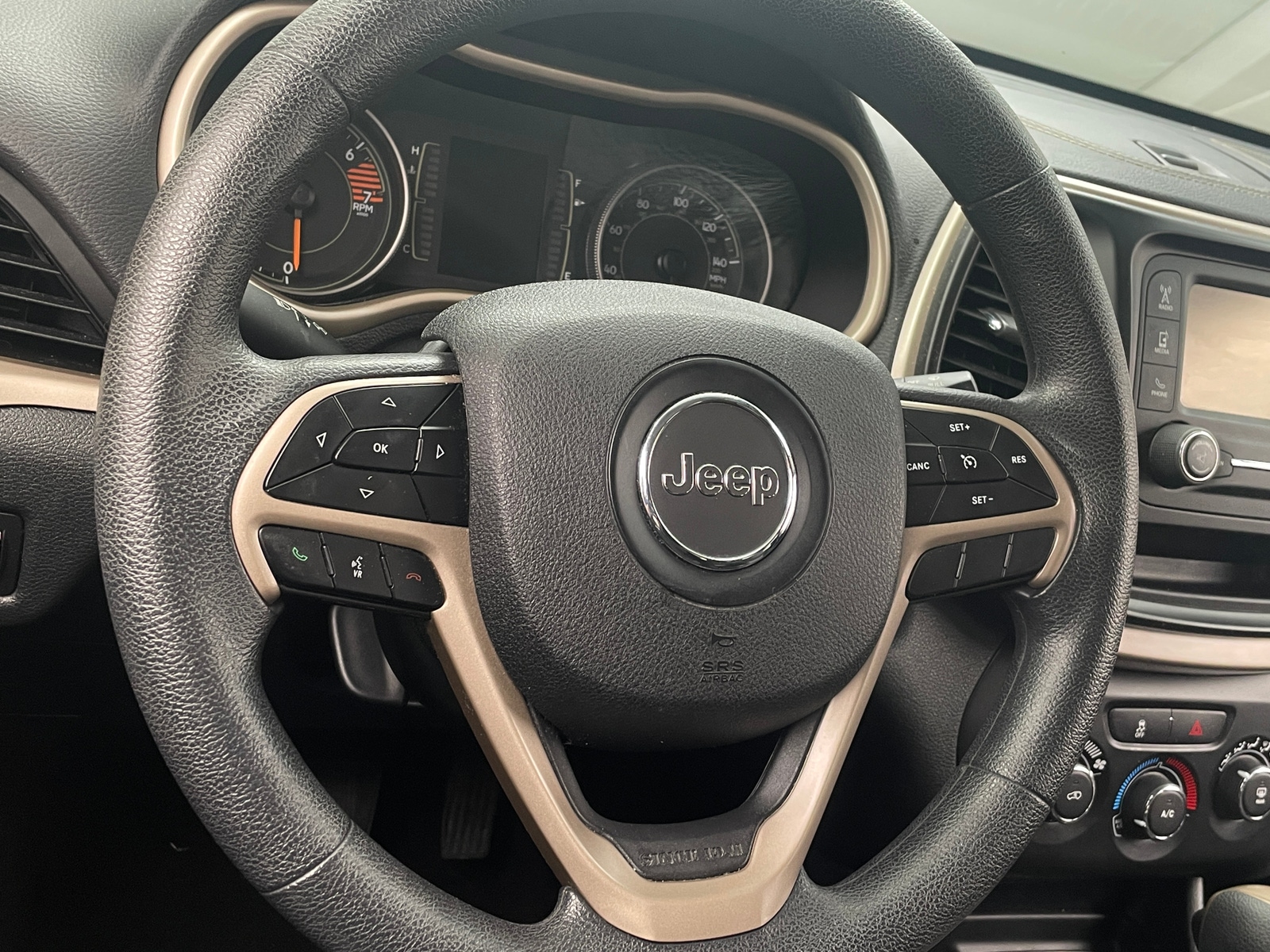 Thumbnail: 2018 Jeep Cherokee - 5