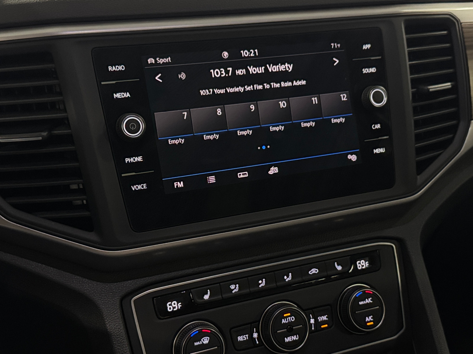 Thumbnail: 2021 Volkswagen Atlas - 3