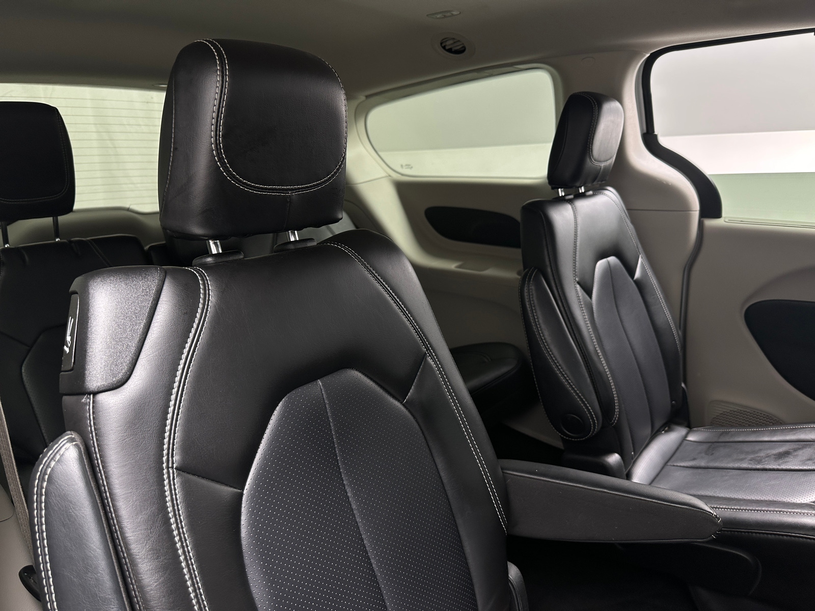 Thumbnail: 2023 Chrysler Pacifica - 5
