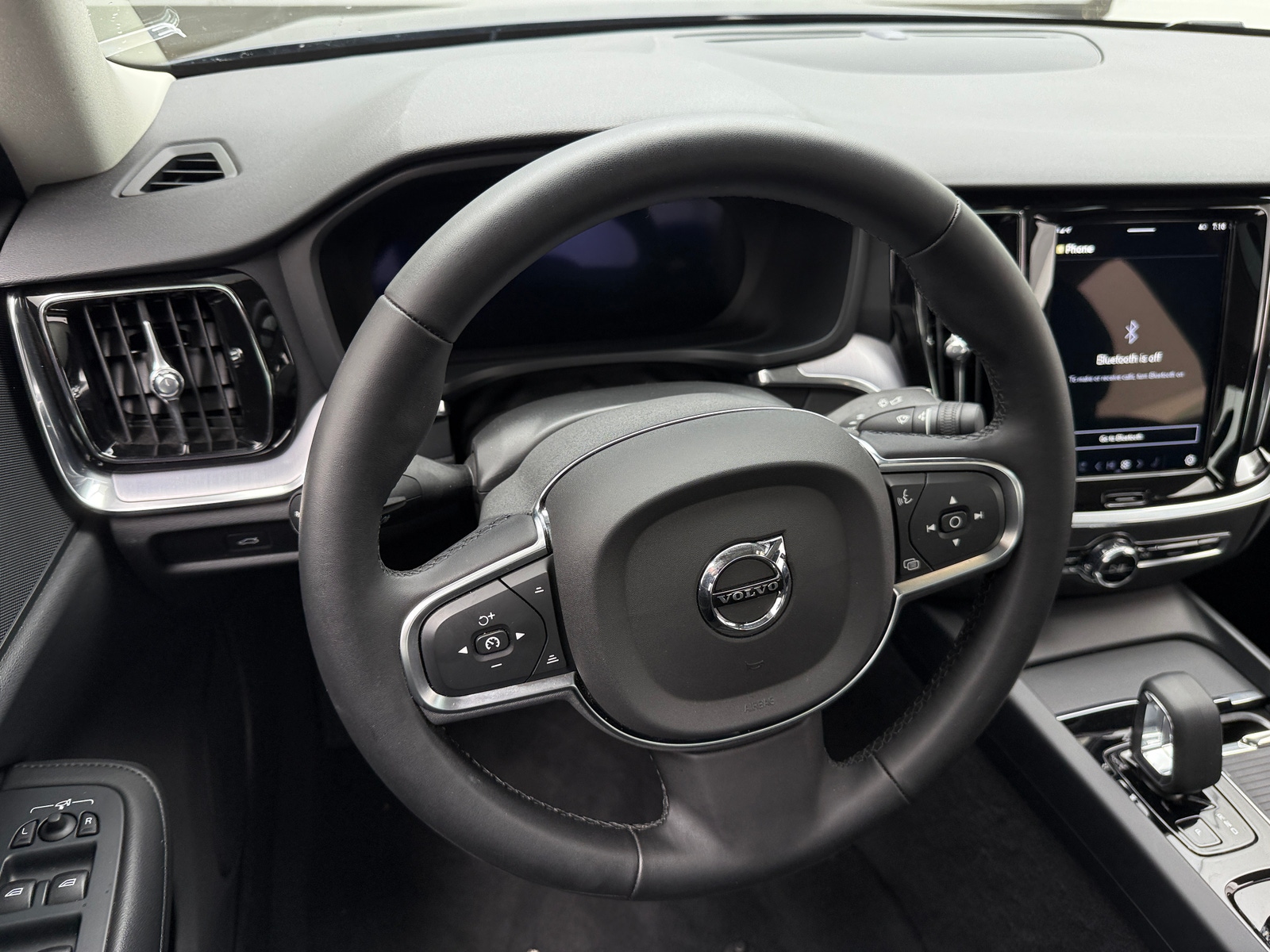 Thumbnail: 2025 Volvo S60 - 4