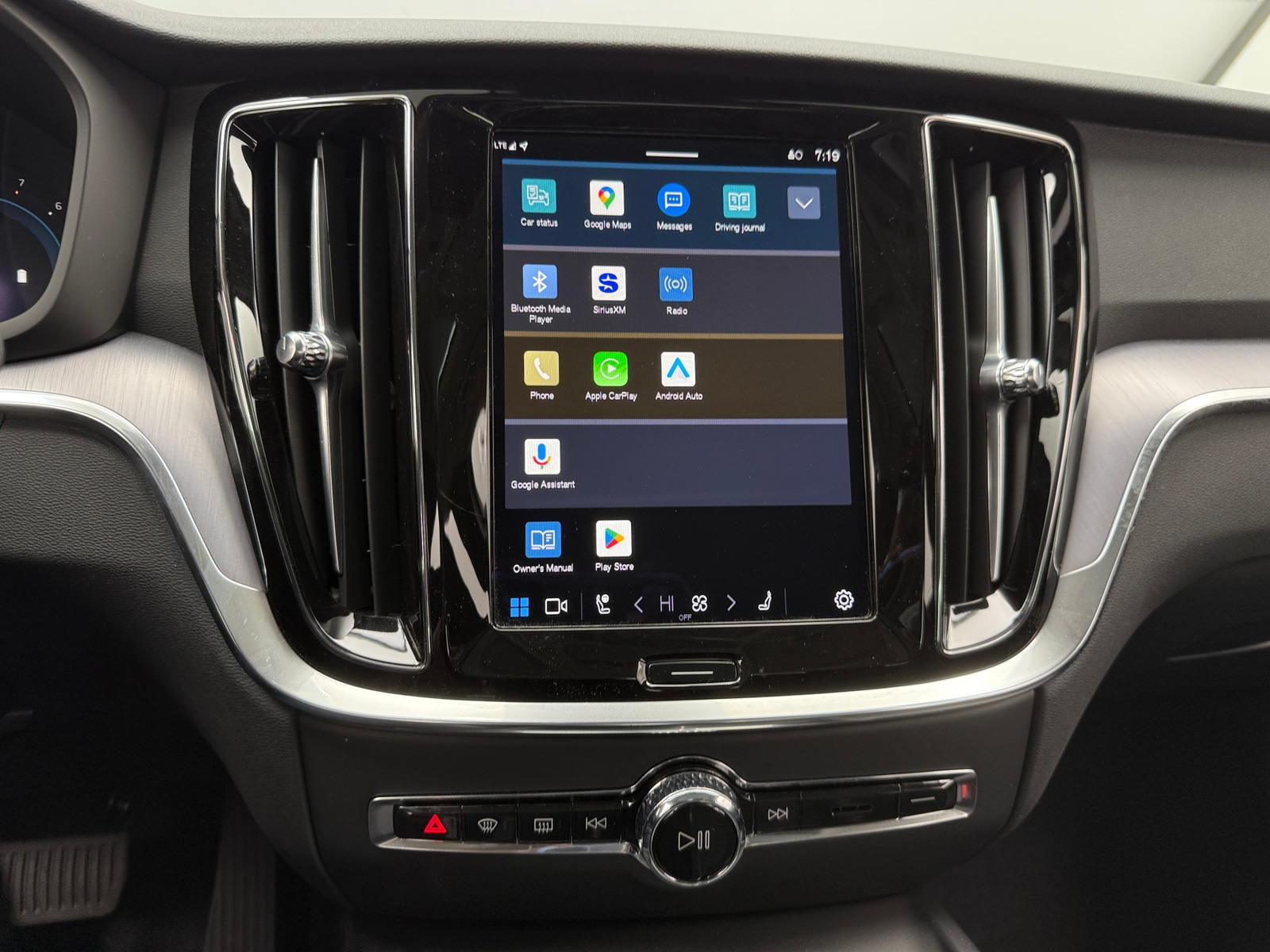Thumbnail: 2025 Volvo S60 - 3
