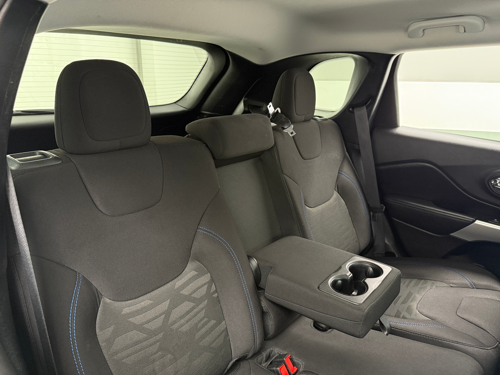 Thumbnail: 2019 Jeep Cherokee - 6