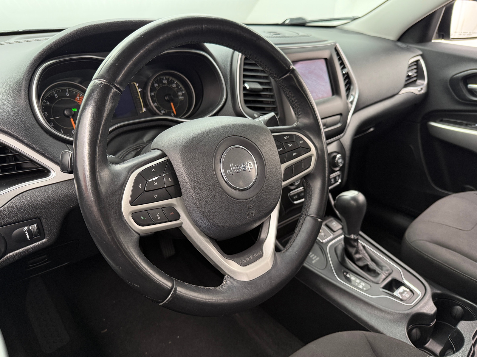 Thumbnail: 2019 Jeep Cherokee - 5