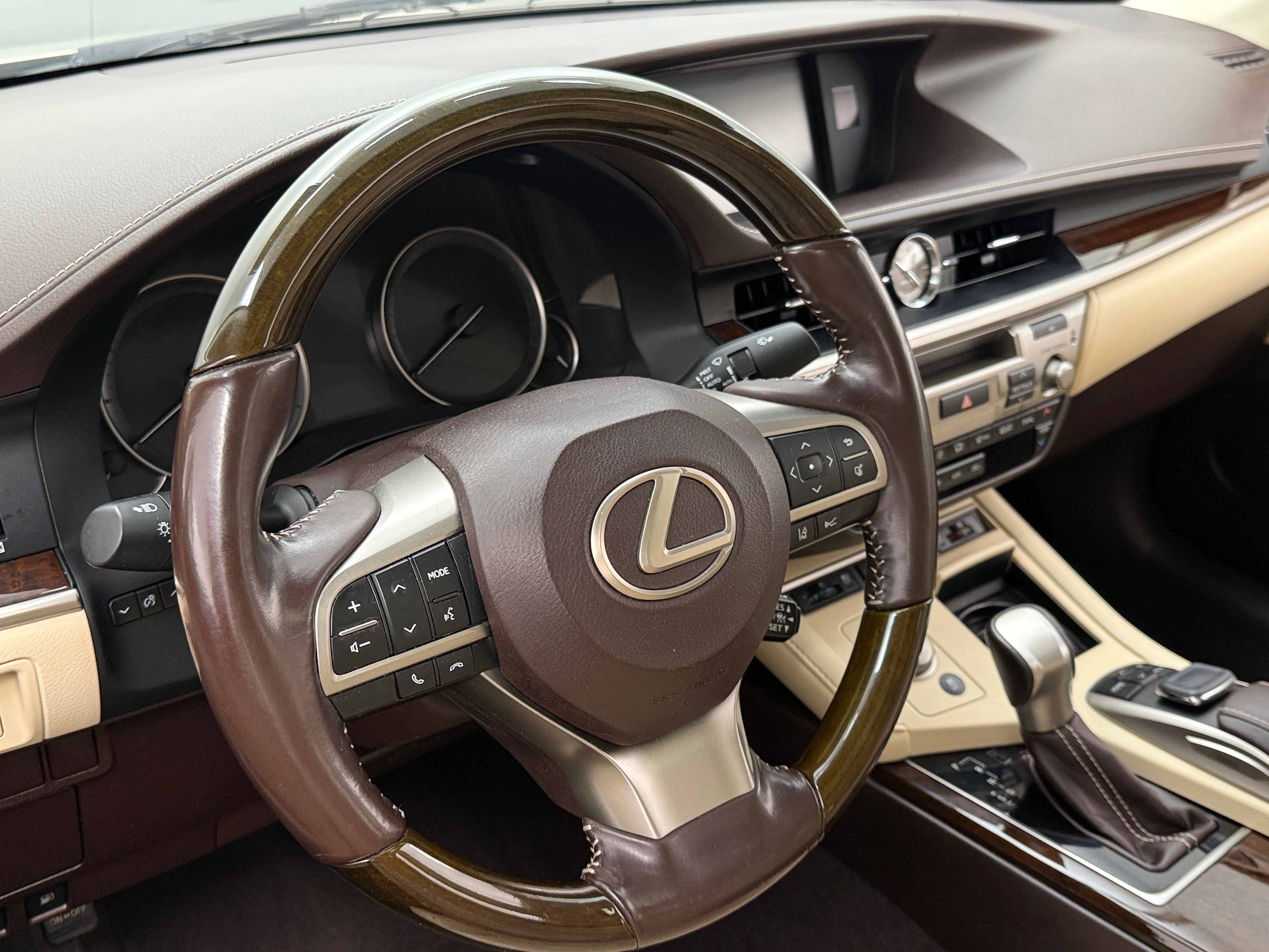 Thumbnail: 2017 Lexus ES - 4
