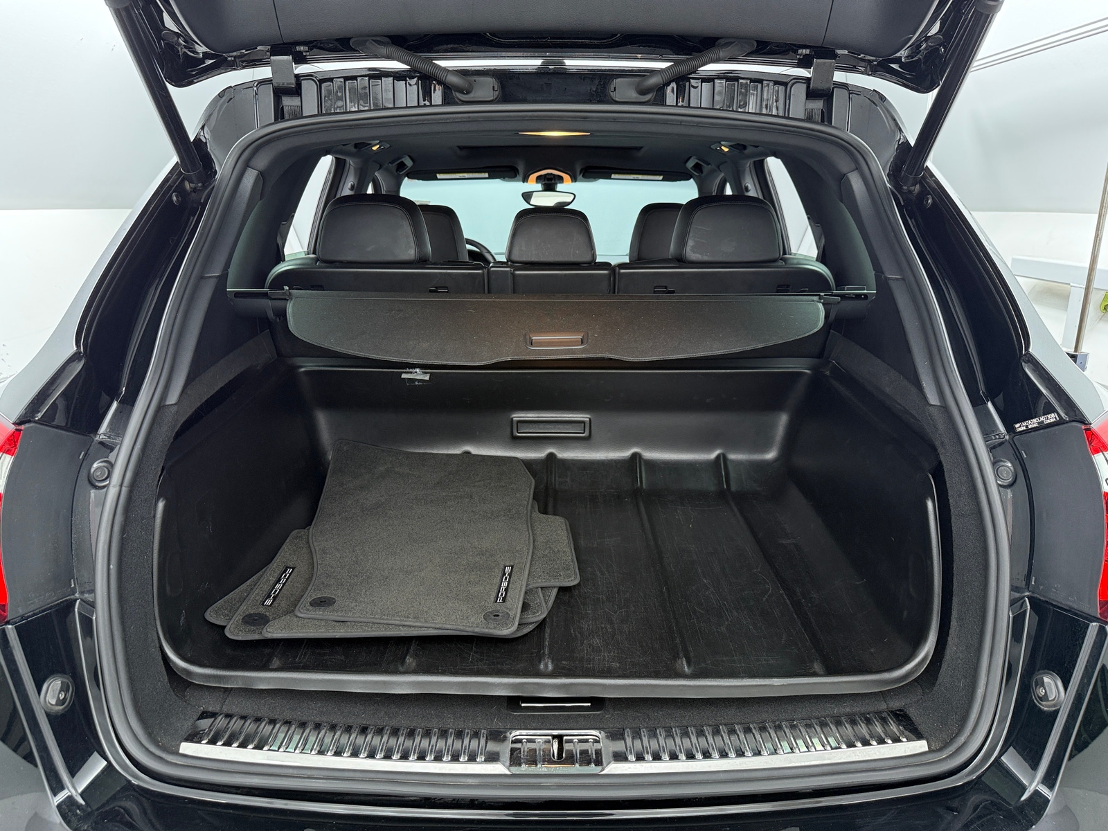 Thumbnail: 2012 Porsche Cayenne - 6