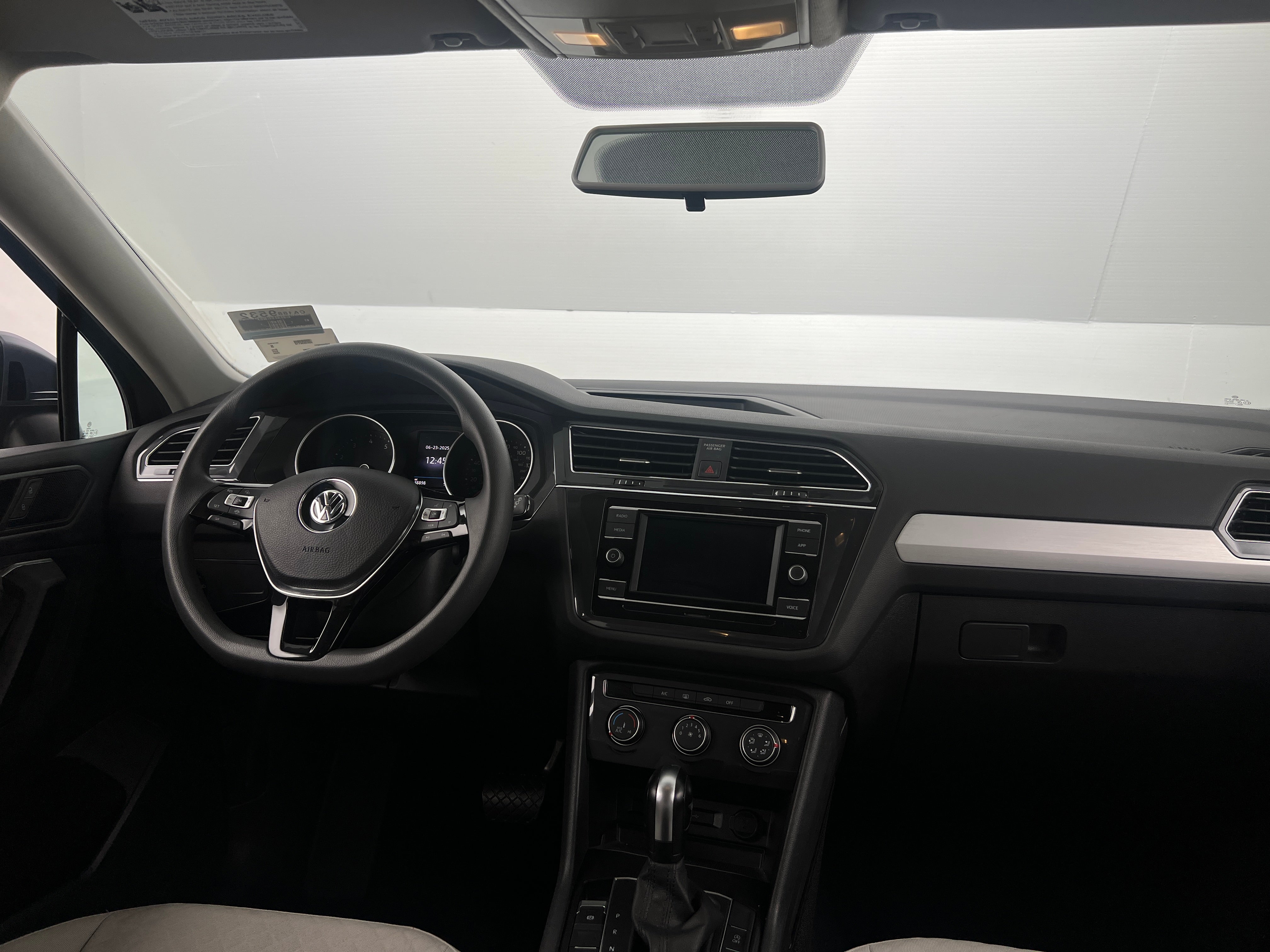 Thumbnail: 2020 Volkswagen Tiguan - 3
