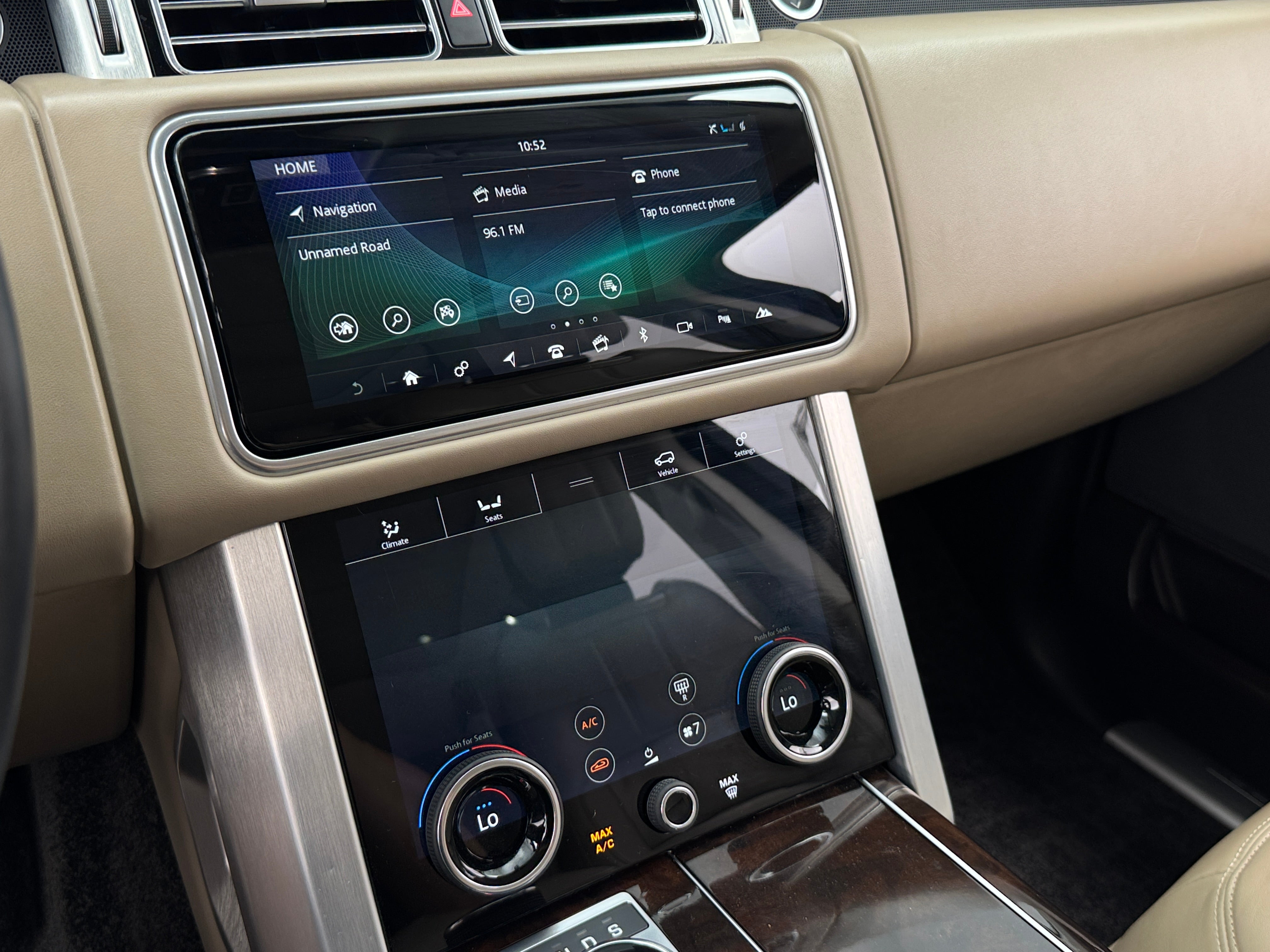 Thumbnail: 2021 Land Rover Range Rover - 3