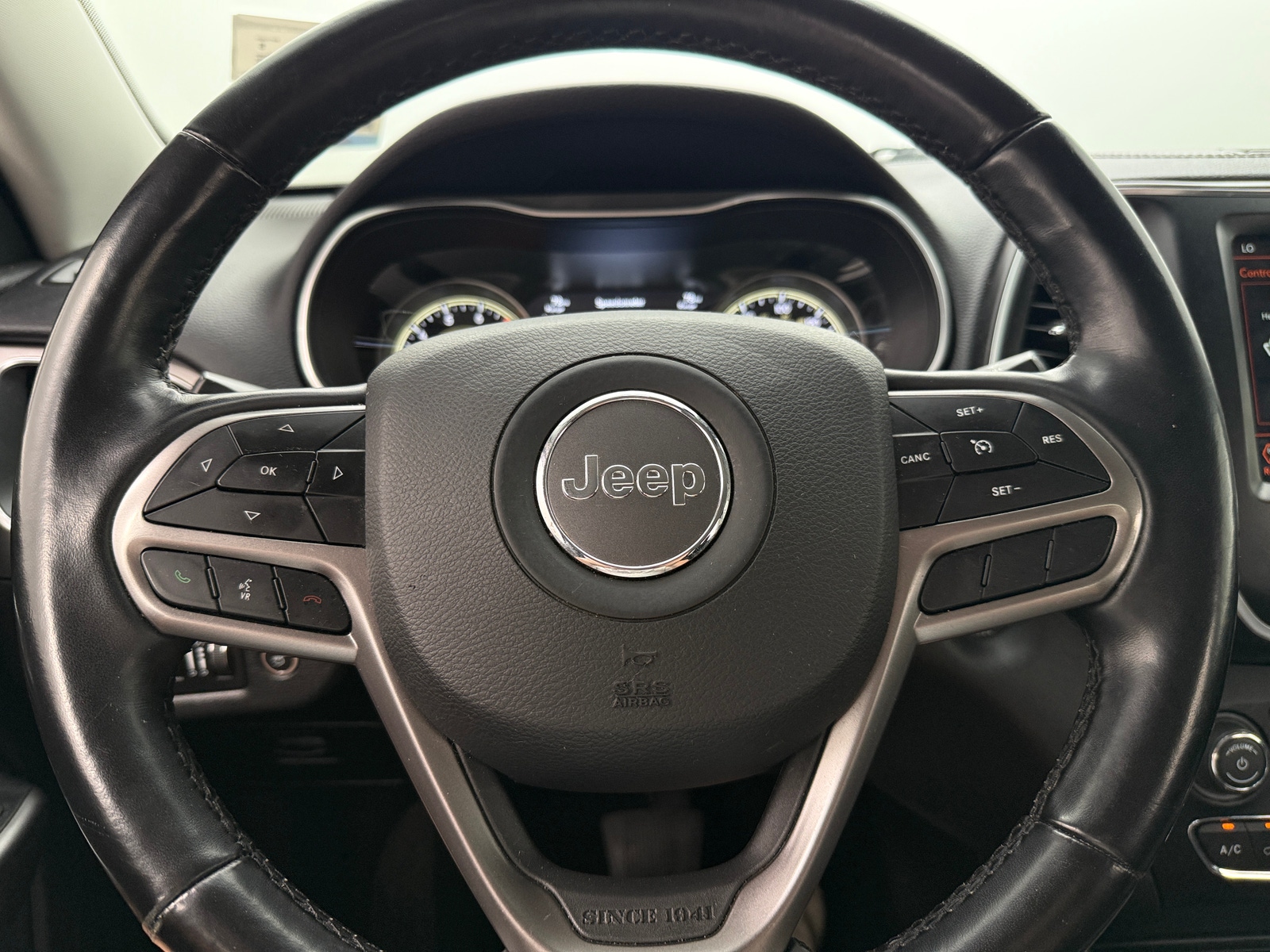 Thumbnail: 2021 Jeep Cherokee - 4