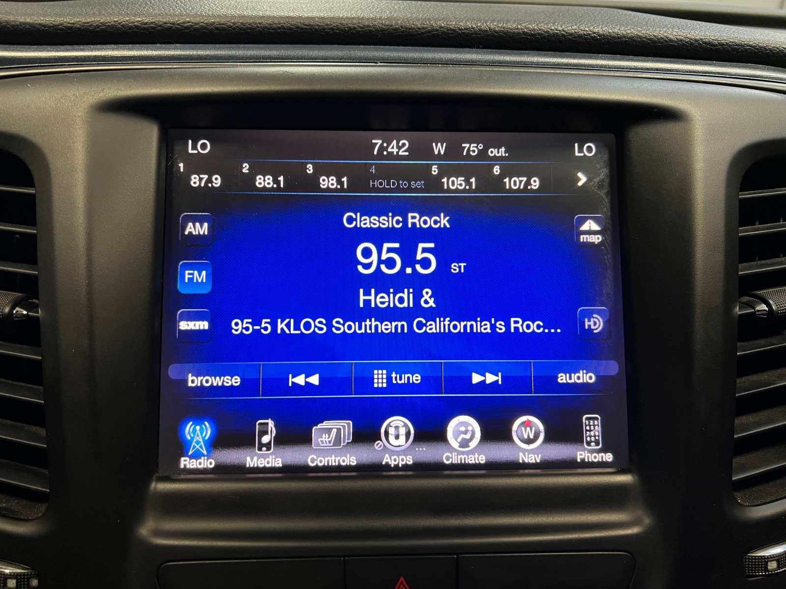 Thumbnail: 2015 Chrysler 200 - 3