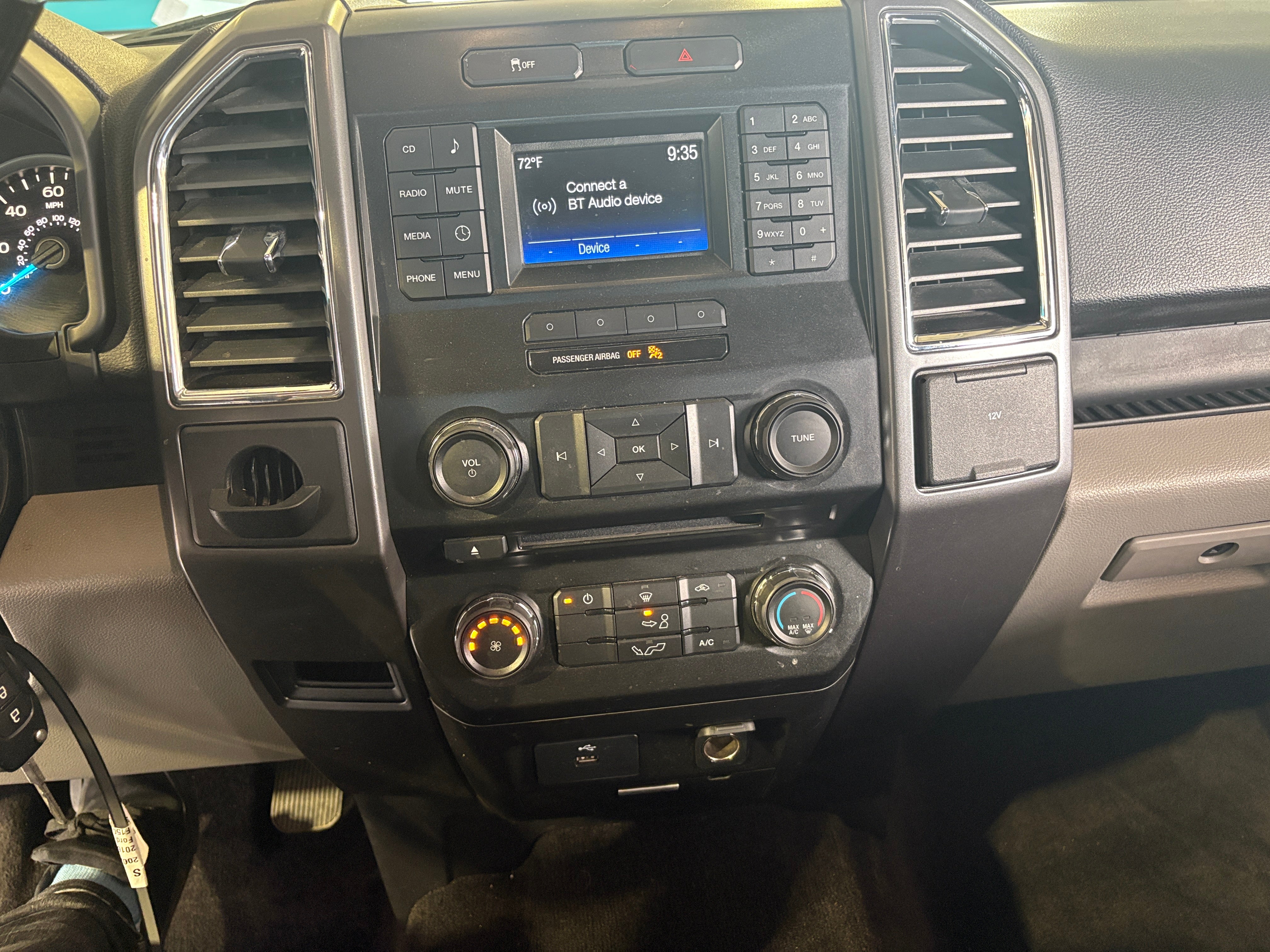 Thumbnail: 2016 Ford Econoline - 4