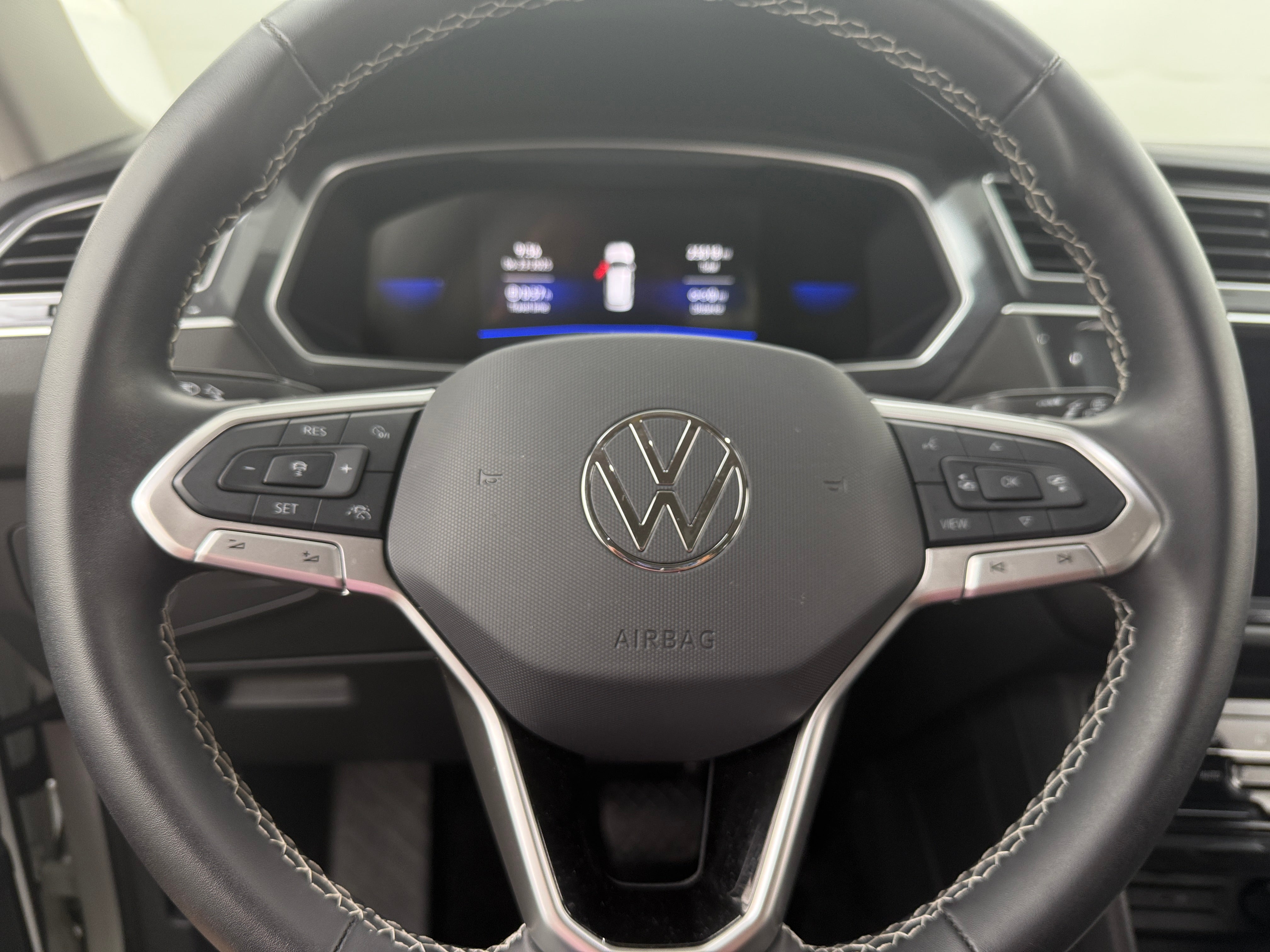 Thumbnail: 2024 Volkswagen Tiguan - 4