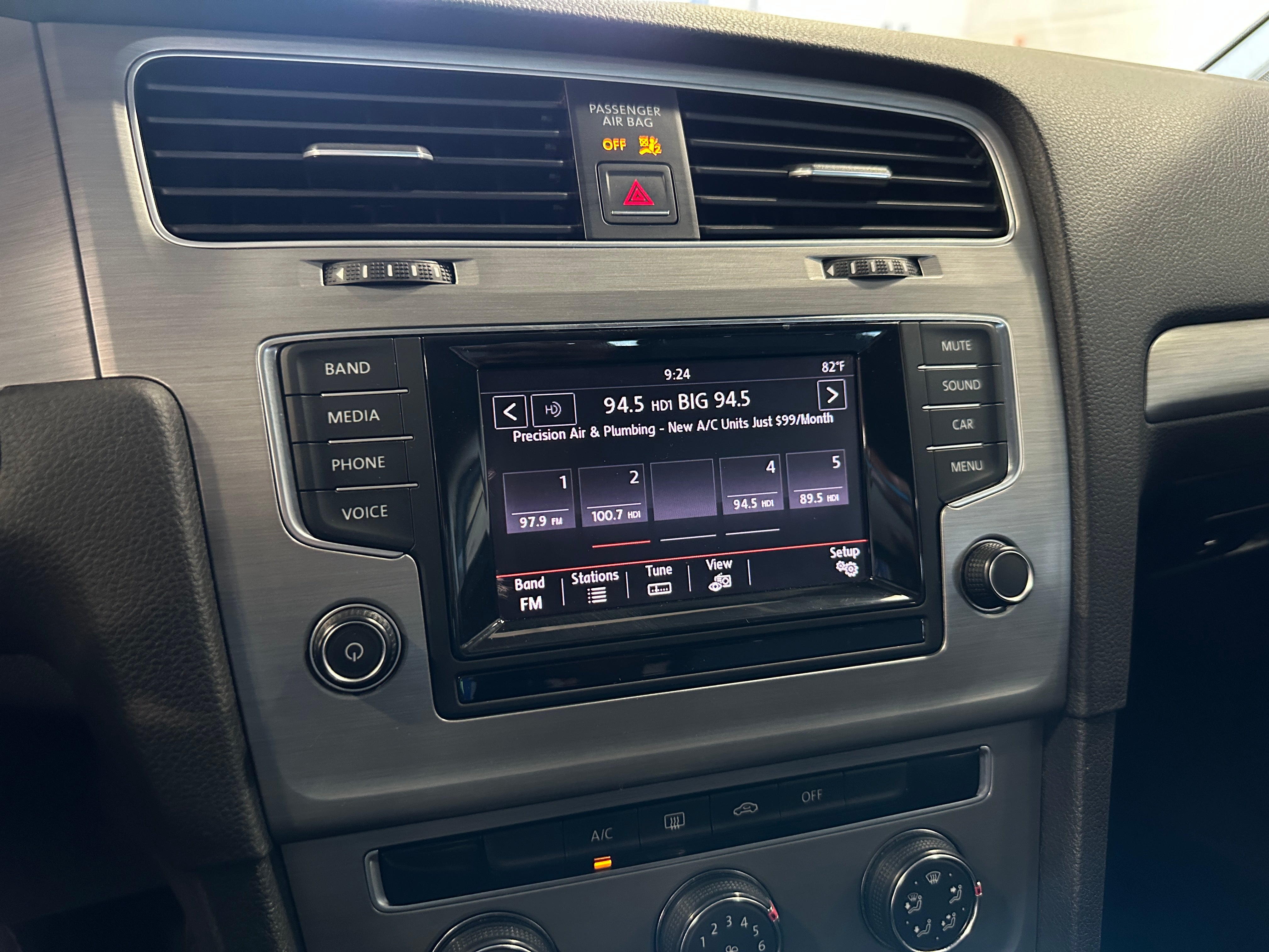 Thumbnail: 2015 Volkswagen Golf - 3