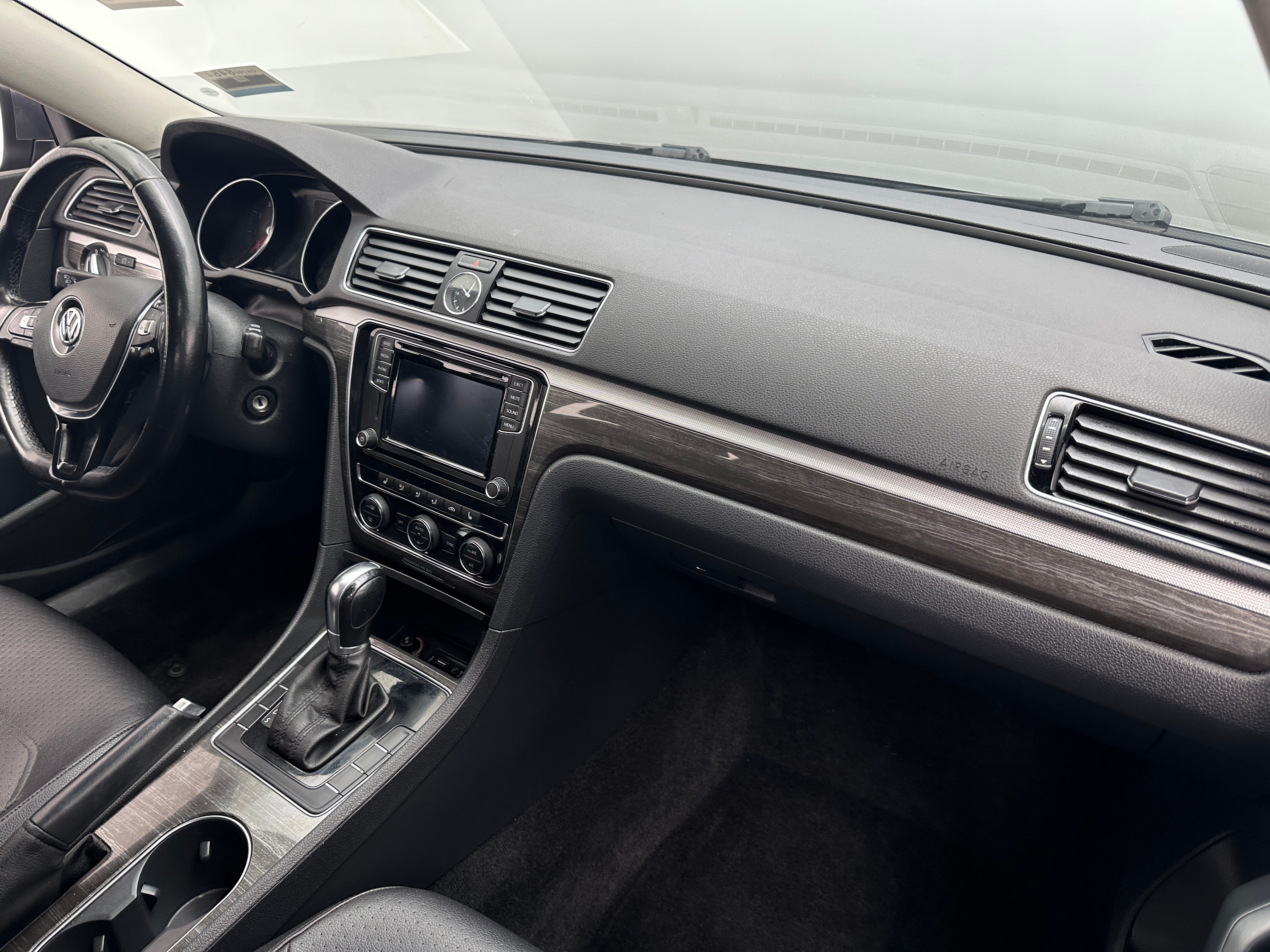 Thumbnail: 2016 Volkswagen Passat - 2