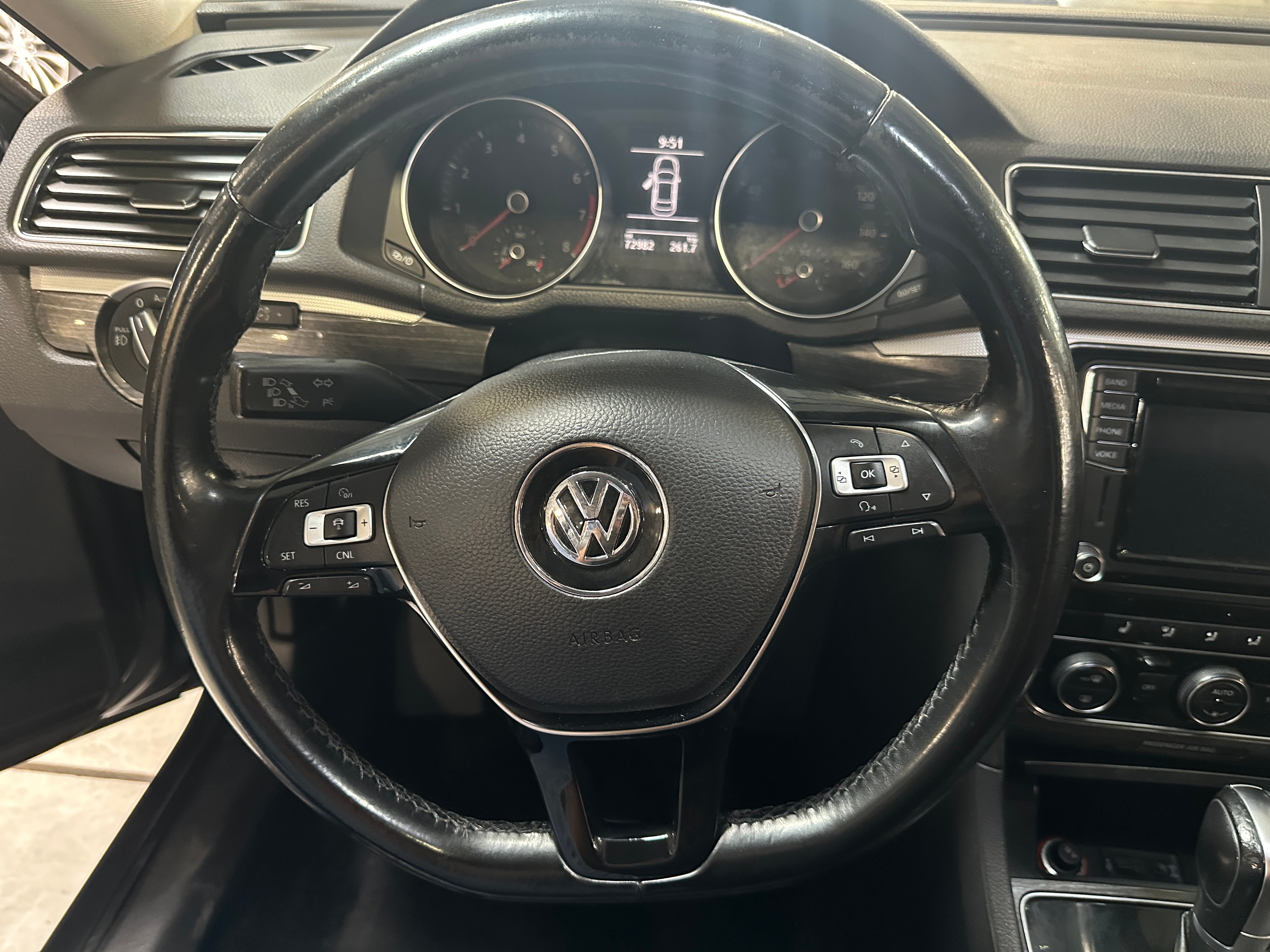 Thumbnail: 2016 Volkswagen Passat - 4