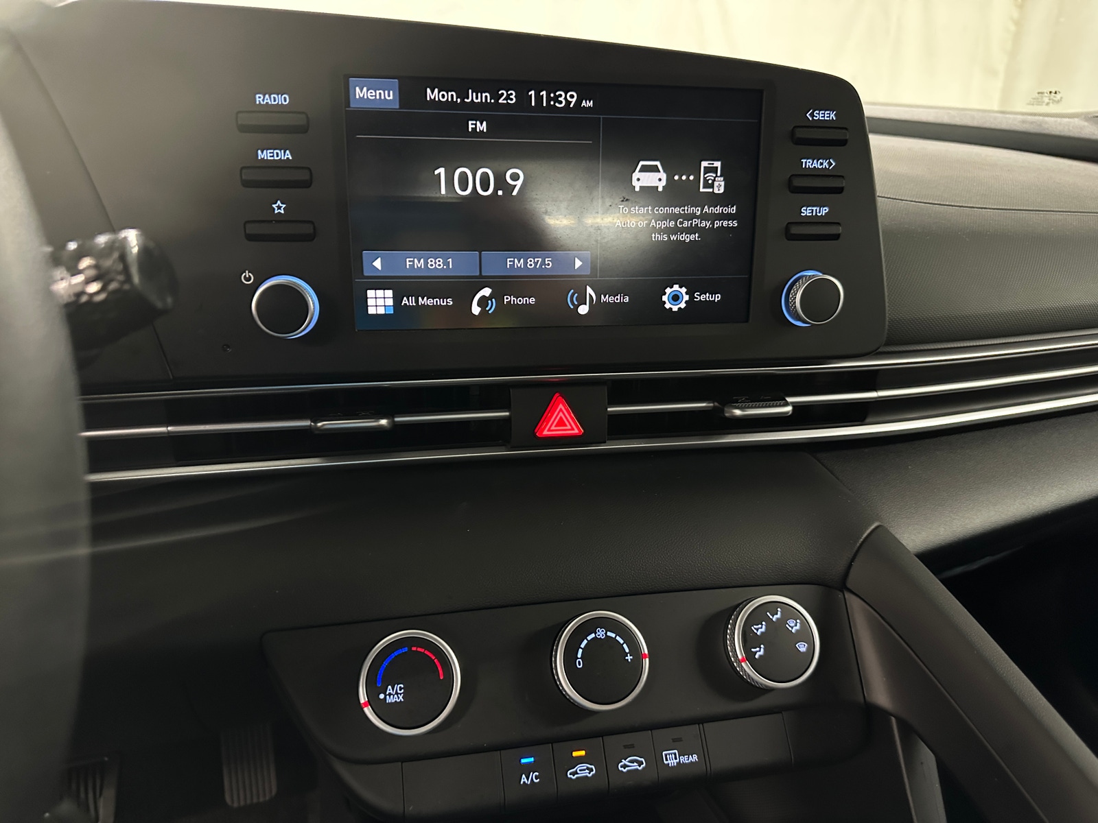 Thumbnail: 2024 Hyundai Elantra - 4