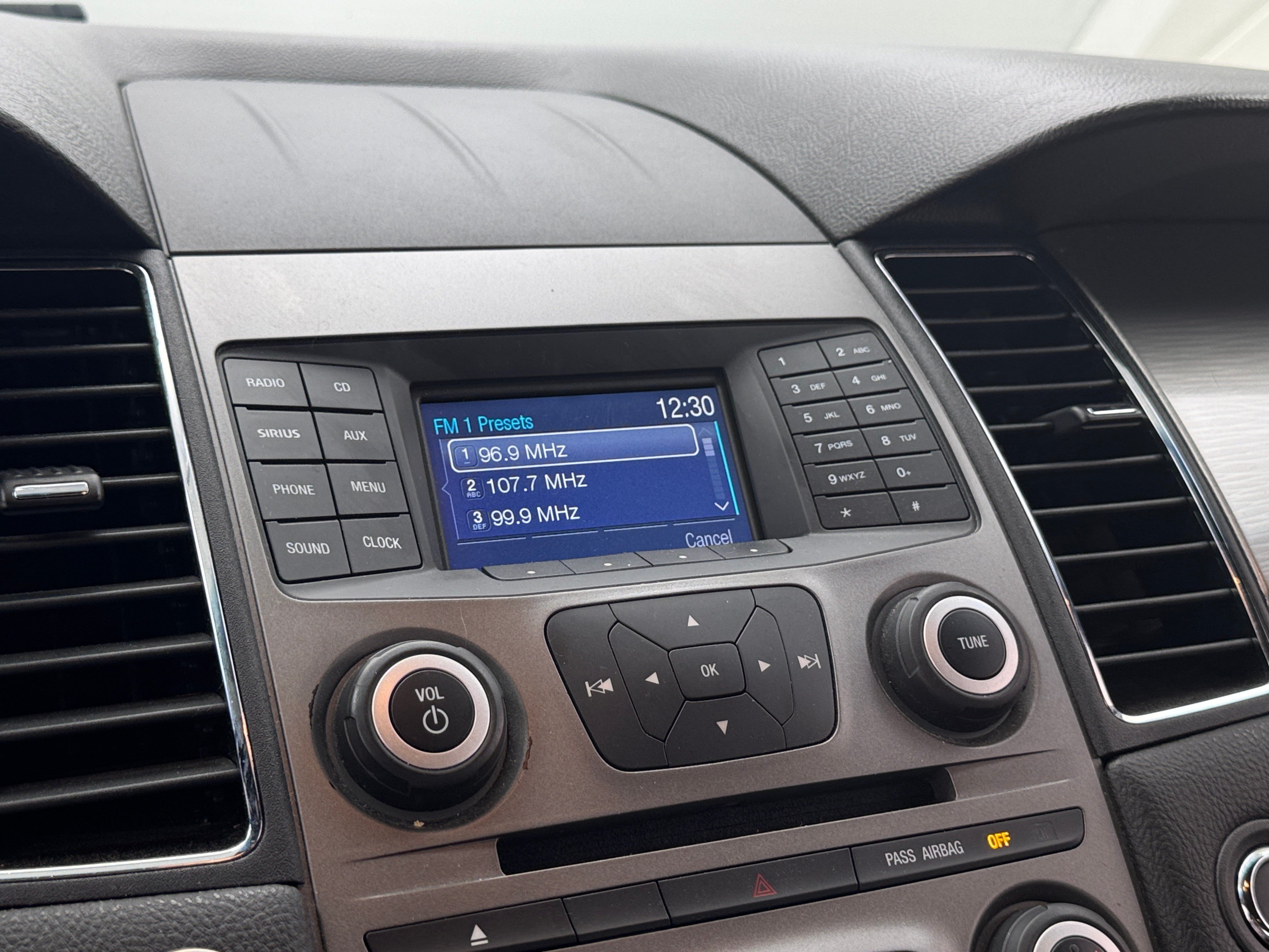 Thumbnail: 2016 Ford Taurus - 3