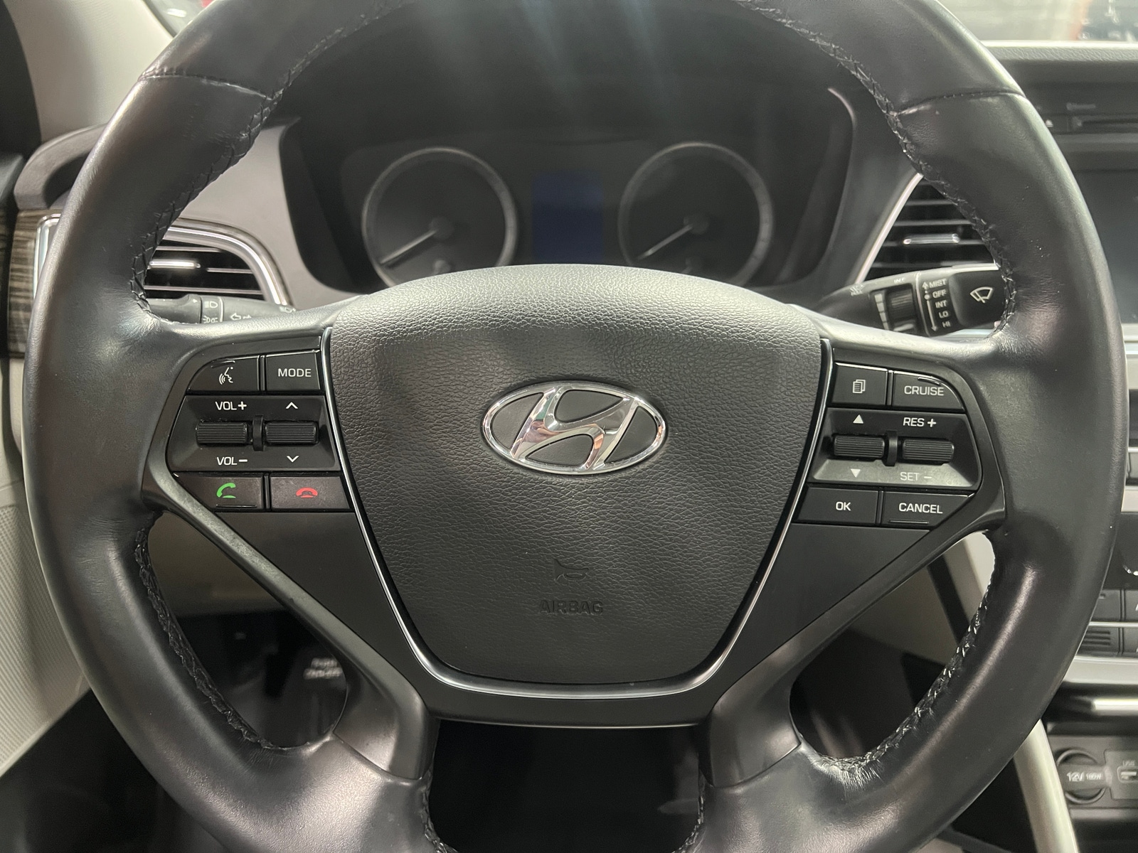 Thumbnail: 2017 Hyundai Sonata - 4