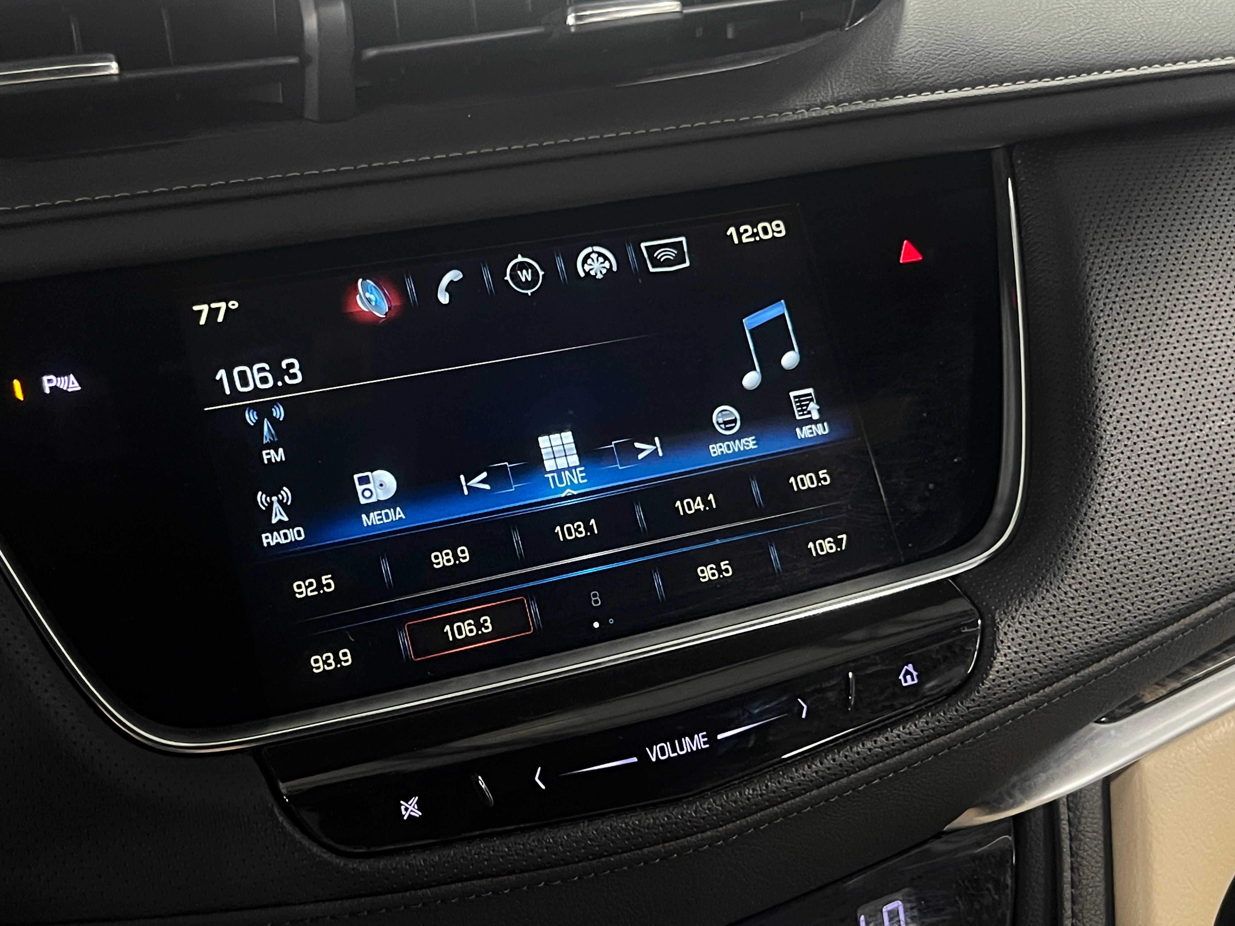 Thumbnail: 2017 Cadillac XT5 - 3
