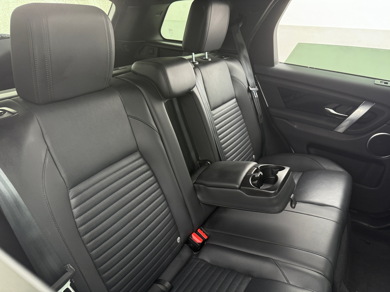 Thumbnail: 2023 Land Rover Discovery Sport - 5