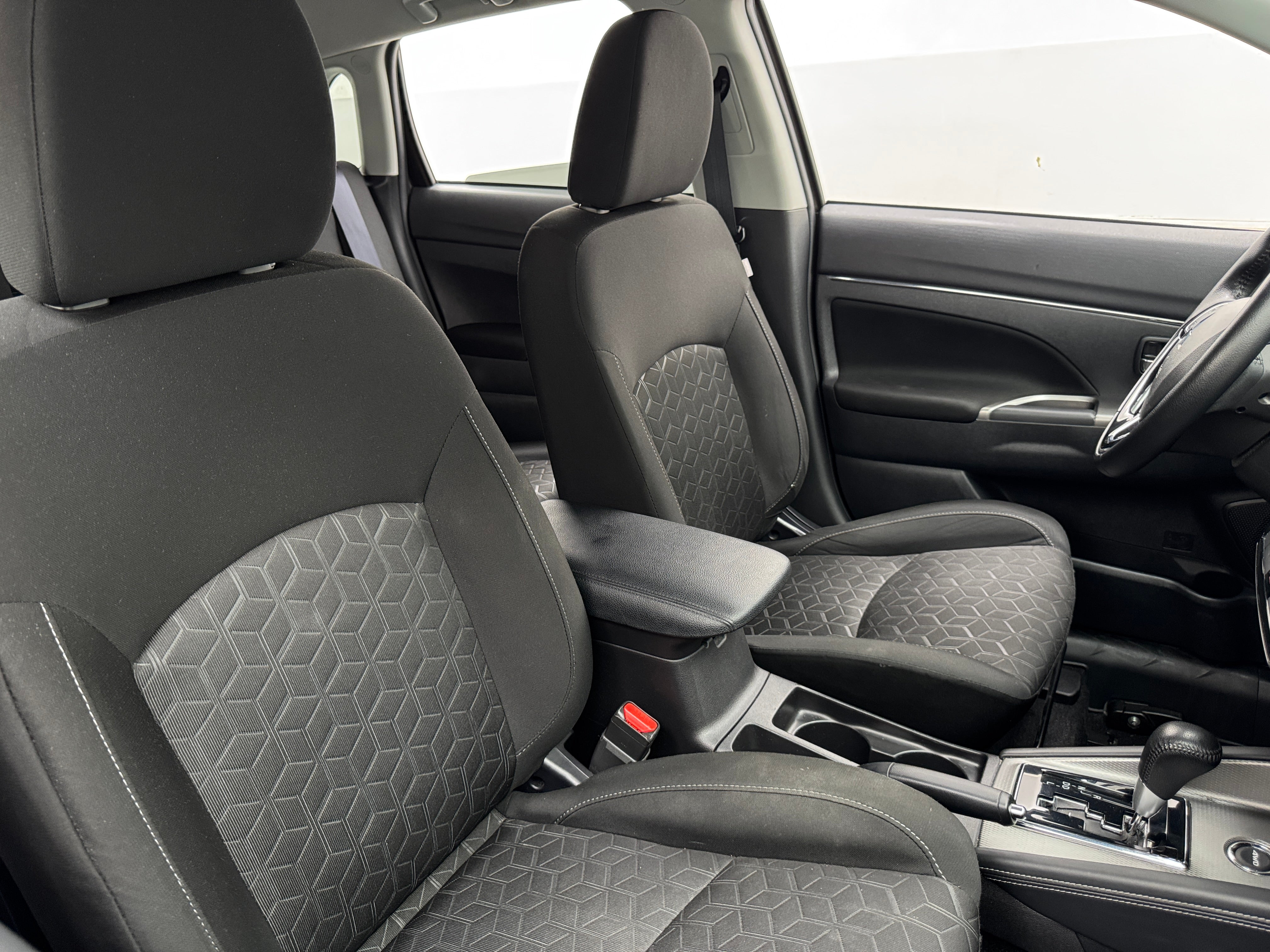 Thumbnail: 2020 Mitsubishi Outlander Sport - 2