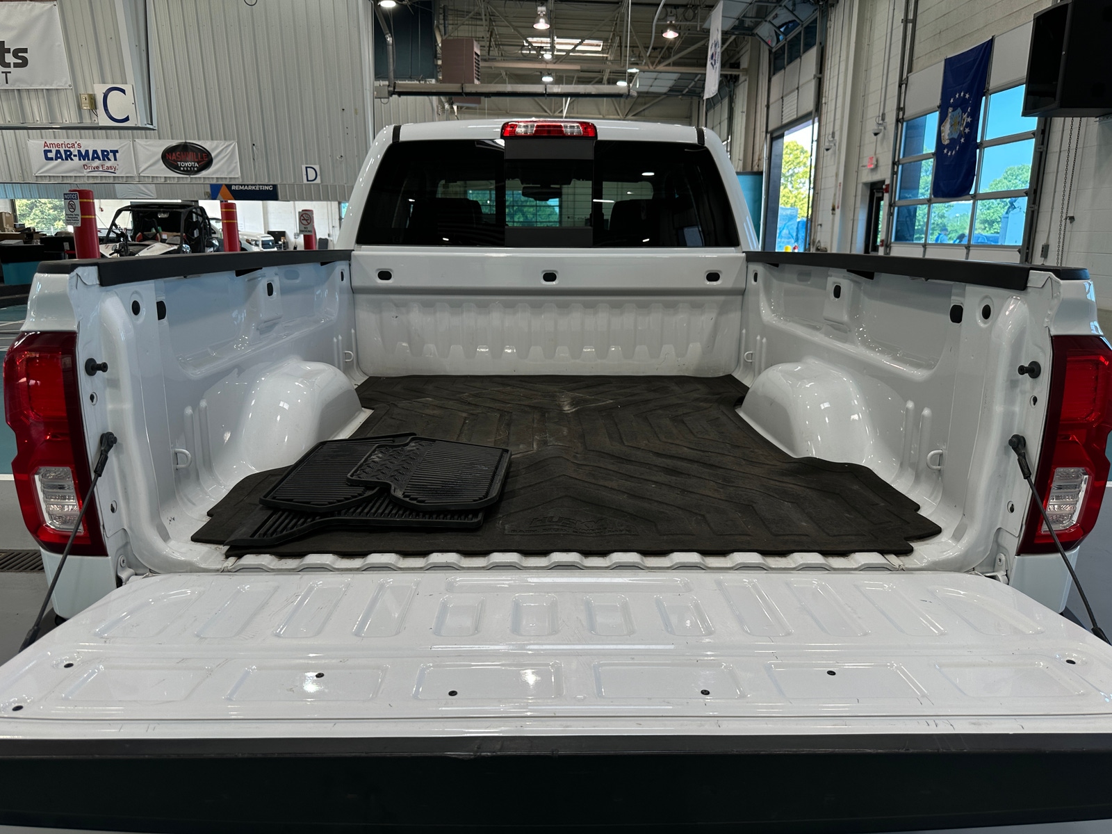 Thumbnail: 2018 Chevrolet Silverado 1500 - 6