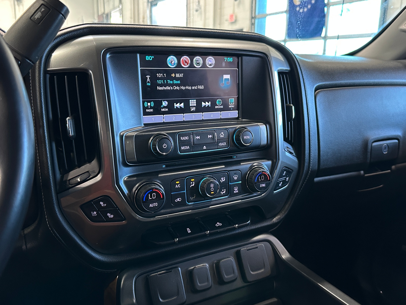 Thumbnail: 2018 Chevrolet Silverado 1500 - 3