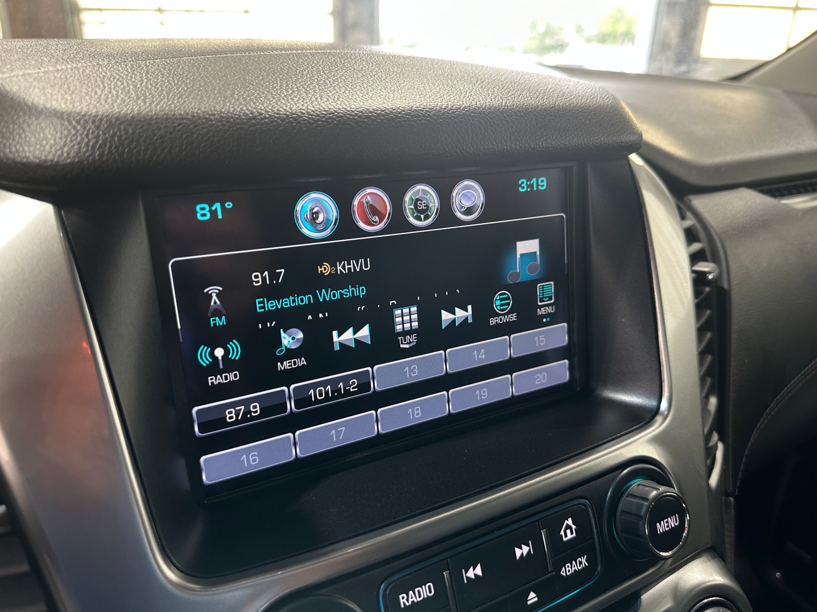 Thumbnail: 2020 Chevrolet Tahoe - 3