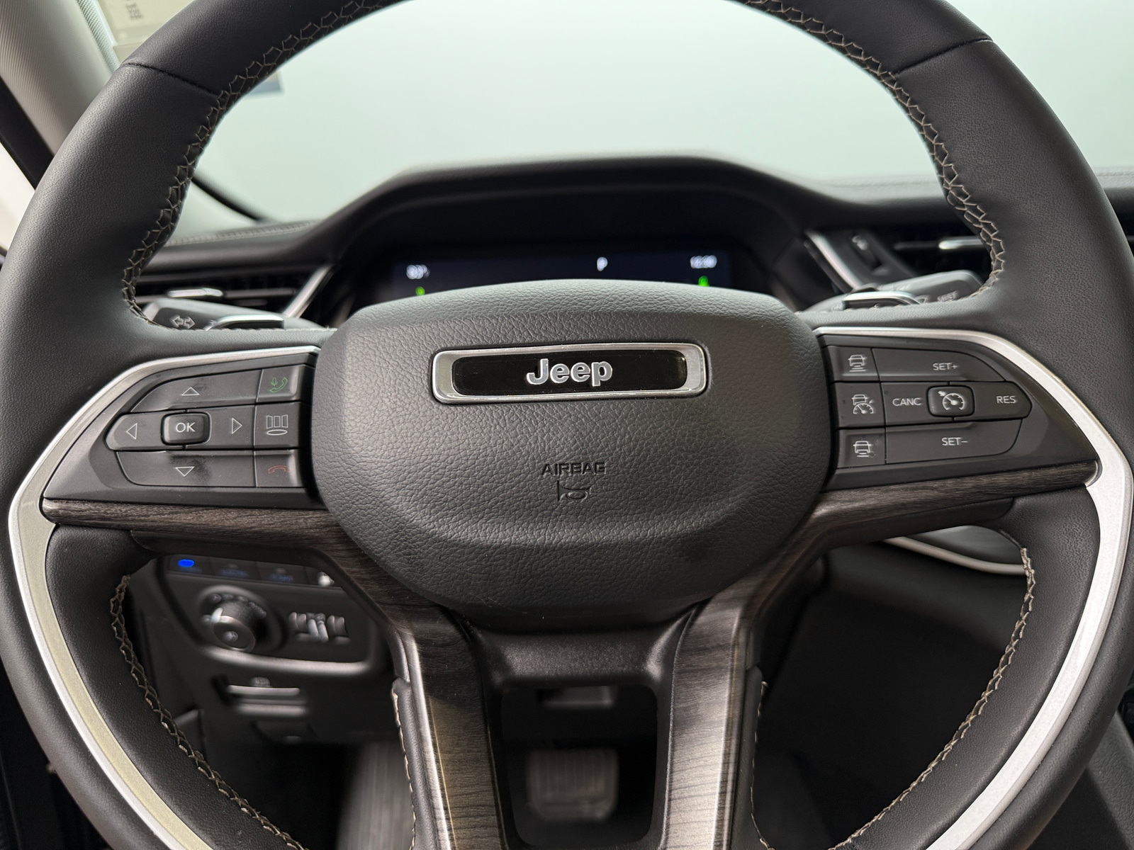 Thumbnail: 2023 Jeep Grand Cherokee - 4
