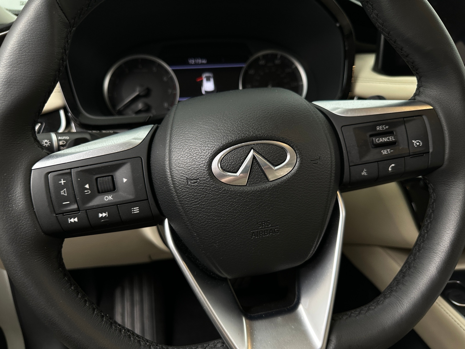 Thumbnail: 2023 INFINITI QX60 - 4