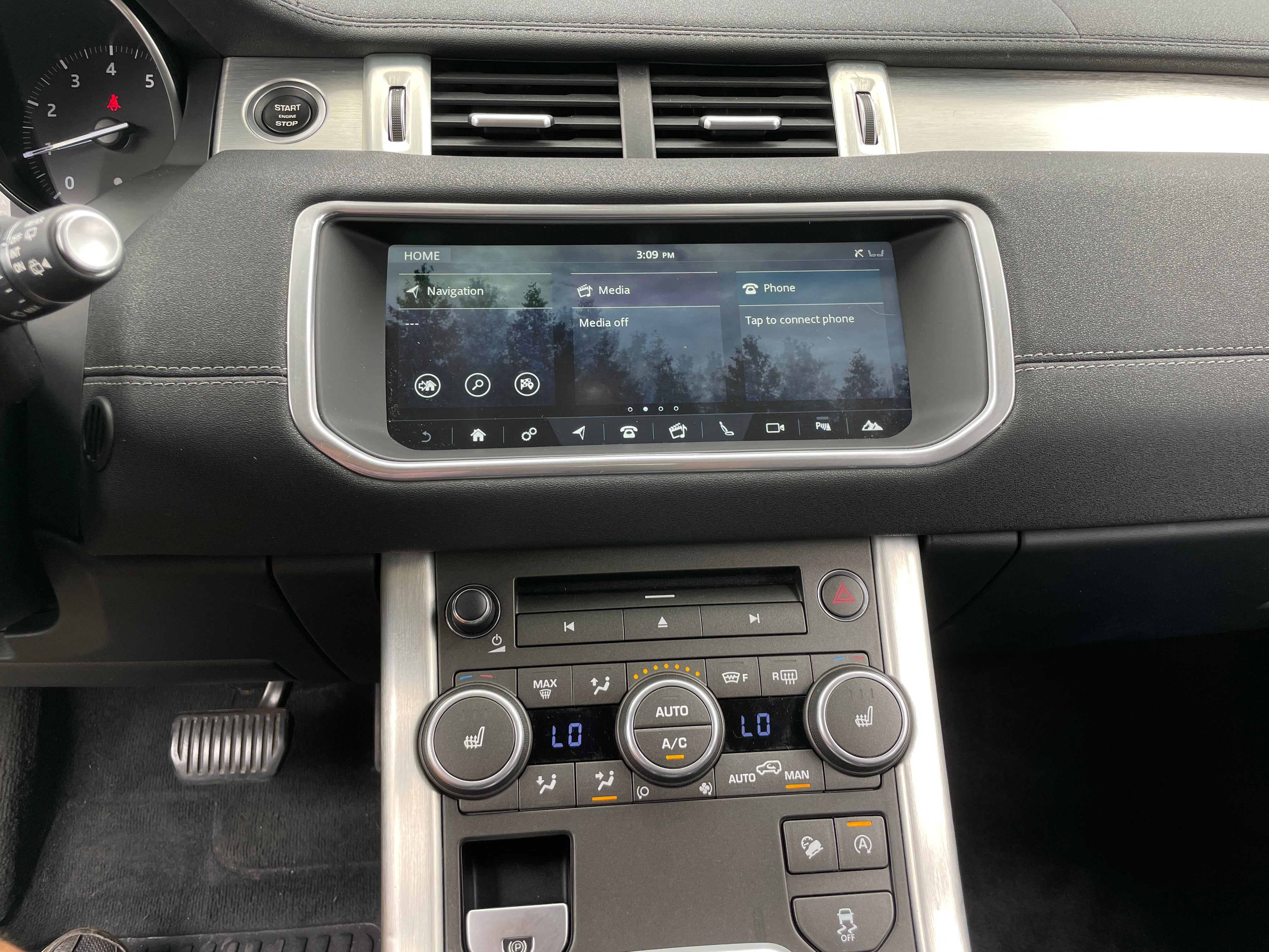 Thumbnail: 2017 Land Rover Range Rover Evoque - 3