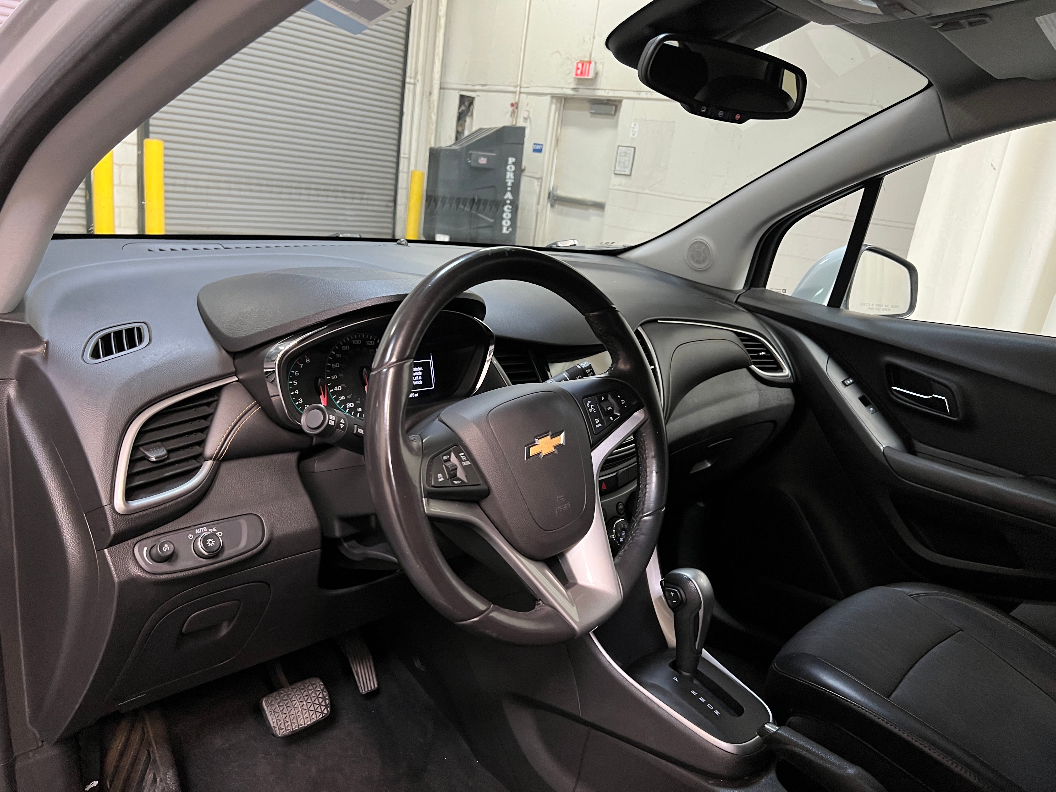 Thumbnail: 2018 Chevrolet Trax - 3