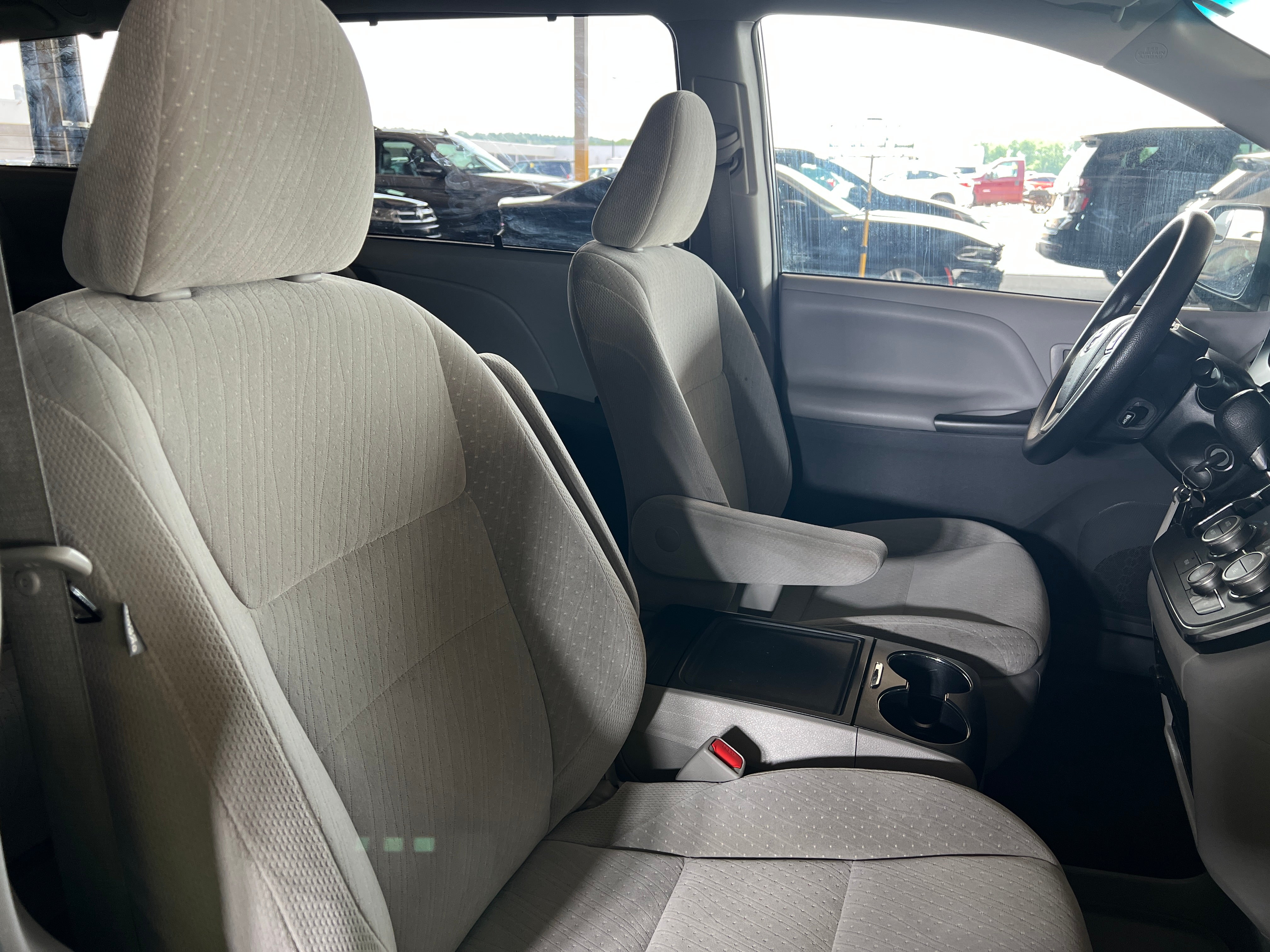 Thumbnail: 2017 Toyota Sienna - 2