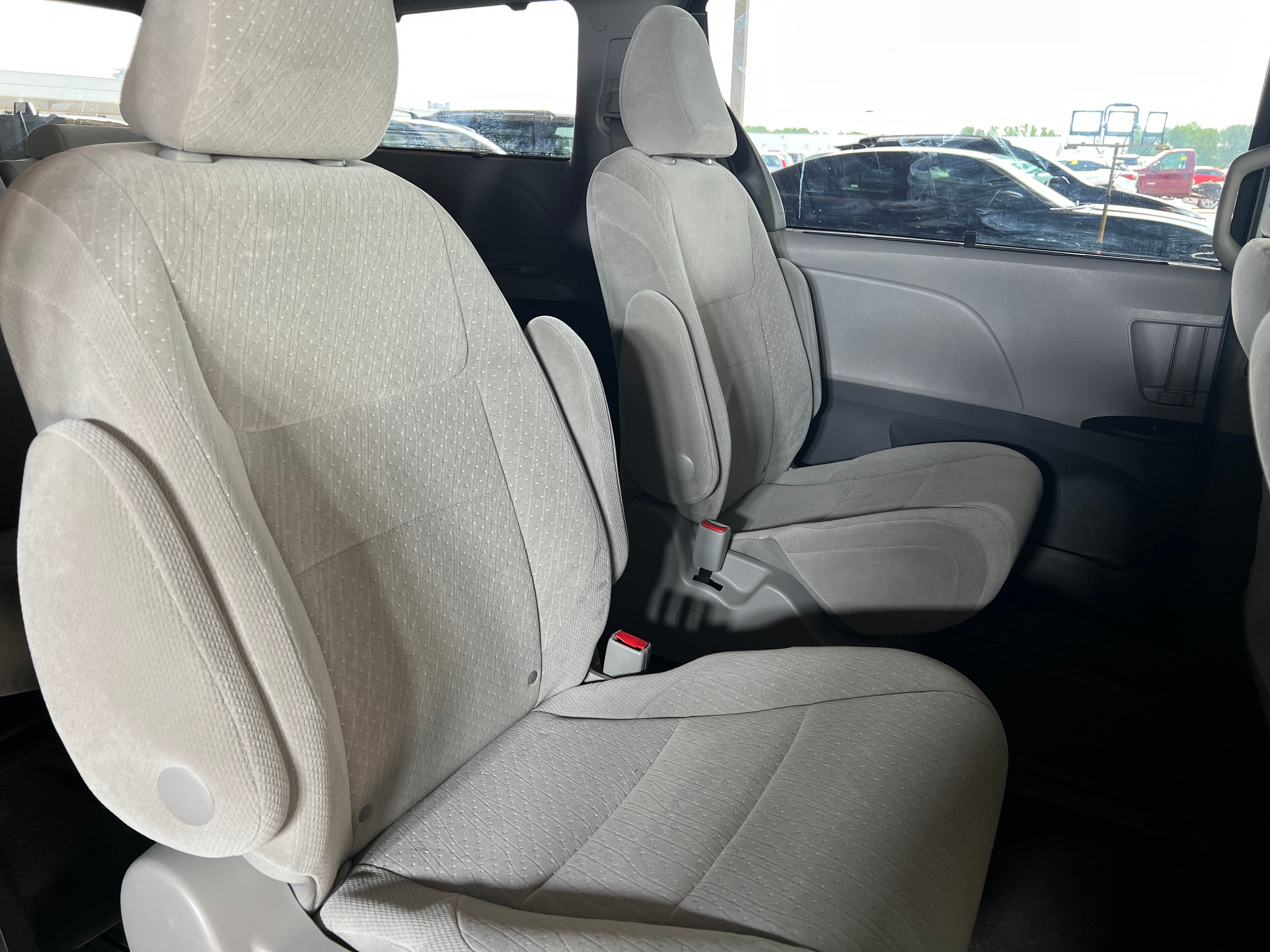 Thumbnail: 2017 Toyota Sienna - 6